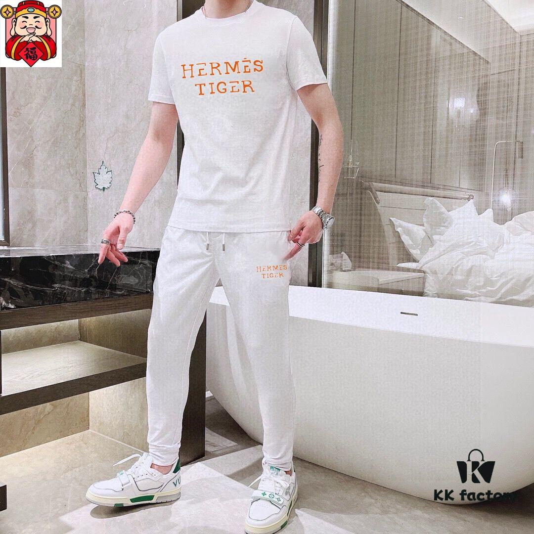 HERMES (Good News for Big Men) 2025 Official Website Same Style World-Famous Luxury Brand Summer Men's Double-Mercerized High-Quality Bull-Shirt Set Imported Original Fabric, Trendy Fashion of the Season, Versatile Bestseller. Simple and Elegant Design with Precision Craftsmanship Keeps You at the Pinnacle of Fashion