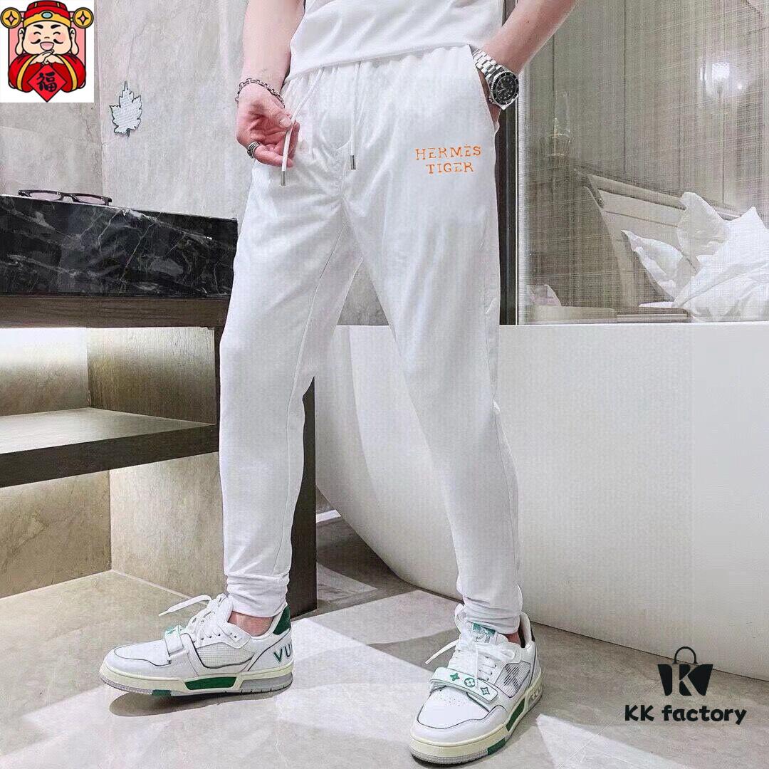 HERMES (Good News for Big Men) 2025 Official Website Same Style World-Famous Luxury Brand Summer Men's Double-Mercerized High-Quality Bull-Shirt Set Imported Original Fabric, Trendy Fashion of the Season, Versatile Bestseller. Simple and Elegant Design with Precision Craftsmanship Keeps You at the Pinnacle of Fashion