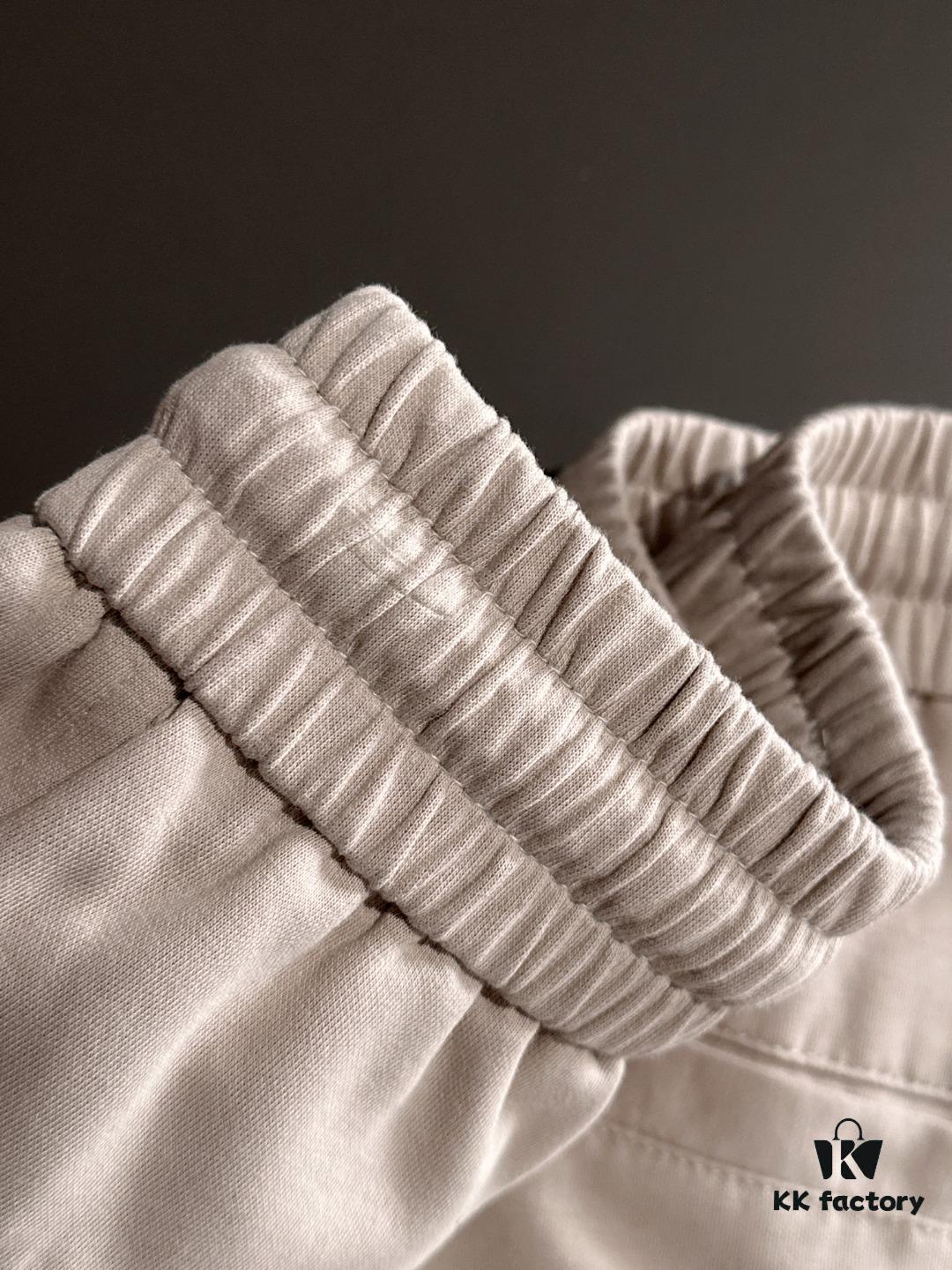 Hermes 2025 Spring and Summer New Arrival Elastic Waist Casual Shorts, High-End Custom Fabric, Breathable and Comfortable, Exquisite Details, Premium Quality, Soft and Smooth Texture, Stylish Leisure Cut