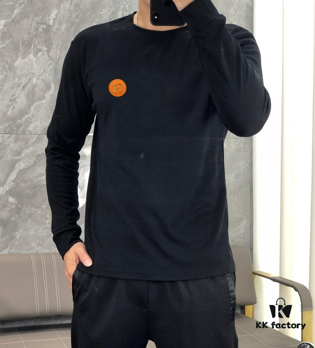 Hermes 25SS Wool Long-Sleeve Base Layer Top, Italian Original Factory Order Channel, Highly Individual and Sophisticated Style, Front Logo Design