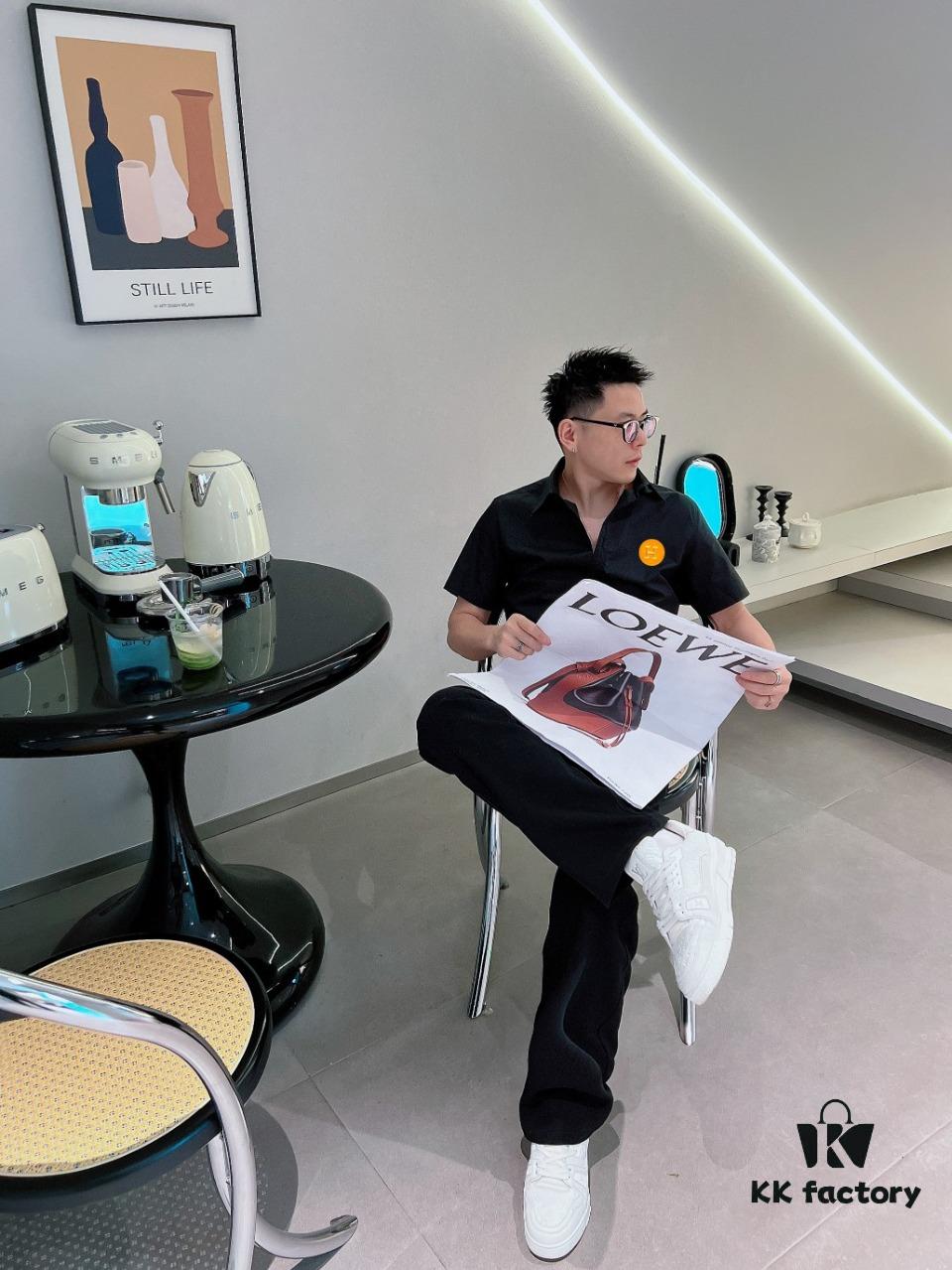 Hermès* Stylish Slim-Fit Short-Sleeve Shirt, 100% Luthai Silk-Smooth Fabric, Comfortable and Breathable, Casual Shirt with Minimalist Fashion Design, Elegant and Versatile