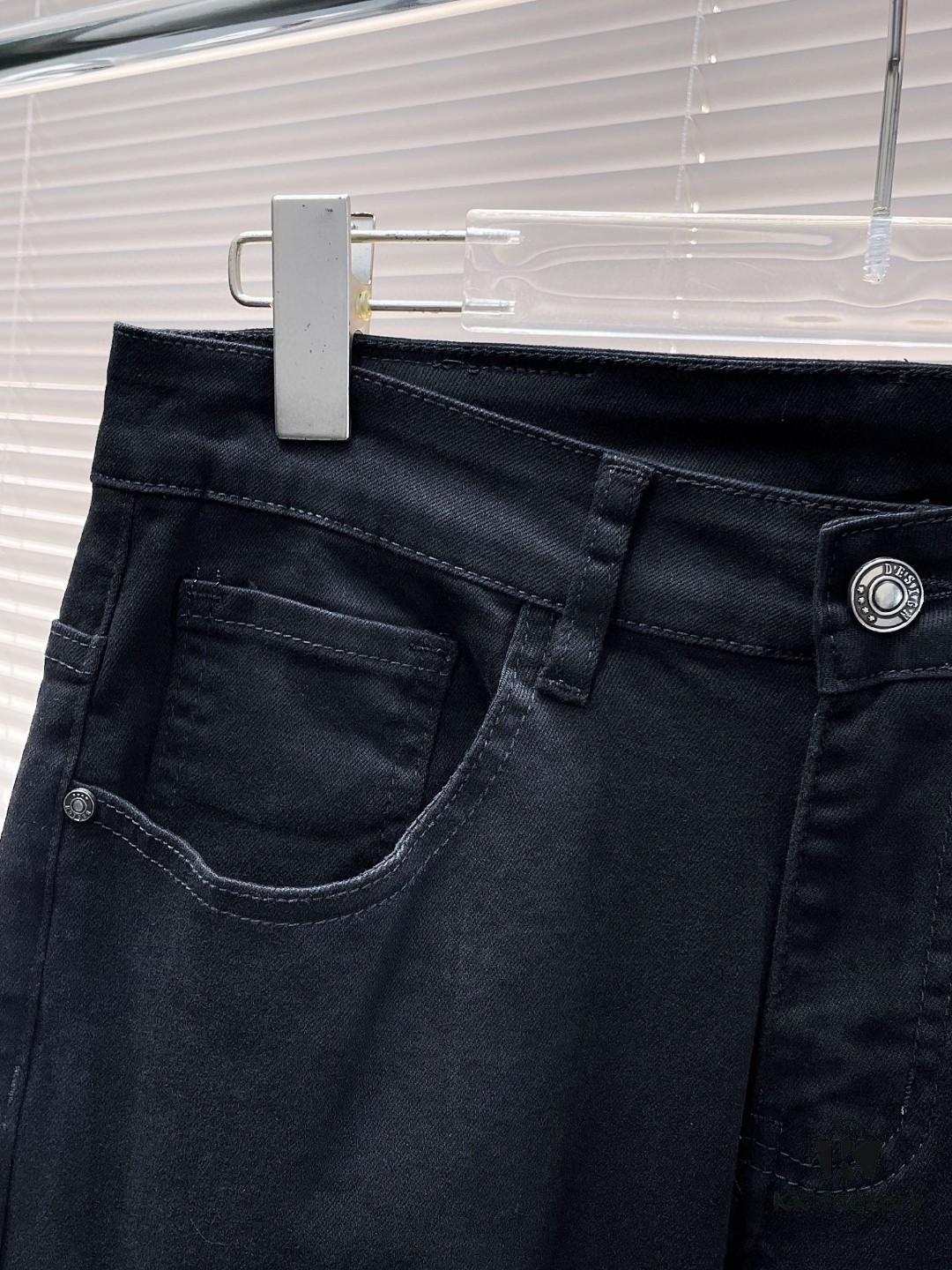 Hermès 2024 New Men's Denim Jeans – Highly Recognizable Style, Elegant Light Gray Hue Achieved Through Multiple Washes, Perfect Craftsmanship, Two-Tone 'Little Monster' Back Pockets with Outstanding Detailing, Ideal for Men's Fashion and Aesthetic