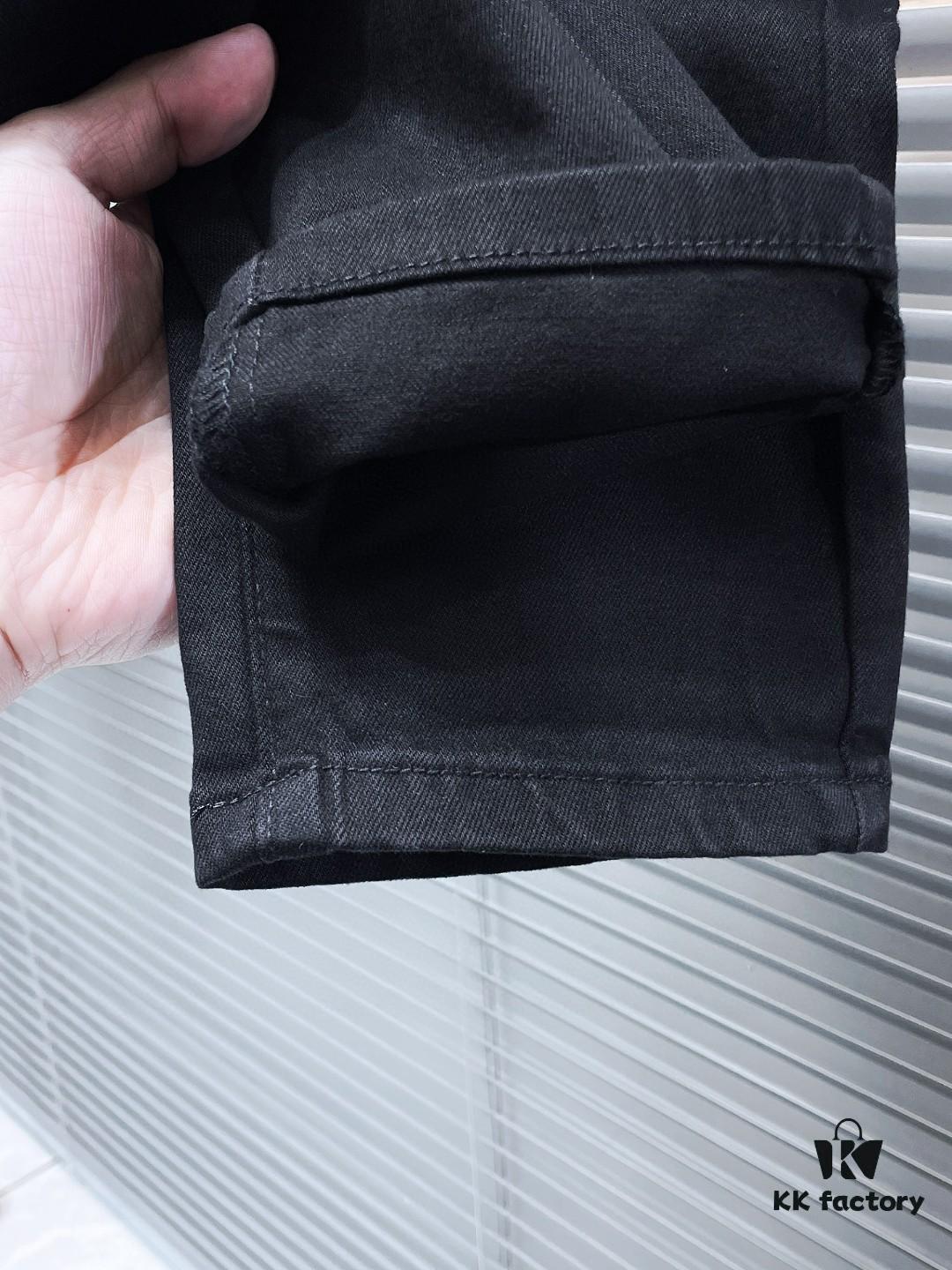 Hermès 2024 New Men's Denim Jeans – Highly Recognizable Style, Elegant Light Gray Hue Achieved Through Multiple Washes, Perfect Craftsmanship, Two-Tone 'Little Monster' Back Pockets with Outstanding Detailing, Ideal for Men's Fashion and Aesthetic