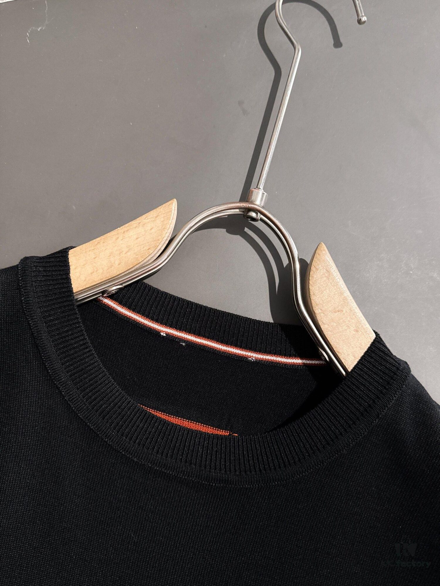 Hermès 2025 Spring/Summer New Men's Round Neck Short-Sleeve T-Shirt, High-Quality Combed Cotton Knit Fabric with Embroidered Logo