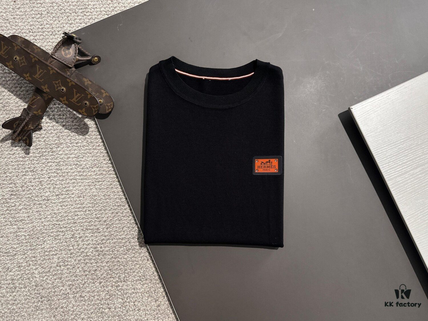 Hermès 2025 Spring/Summer New Men's Round Neck Short-Sleeve T-Shirt, High-Quality Combed Cotton Knit Fabric with Embroidered Logo
