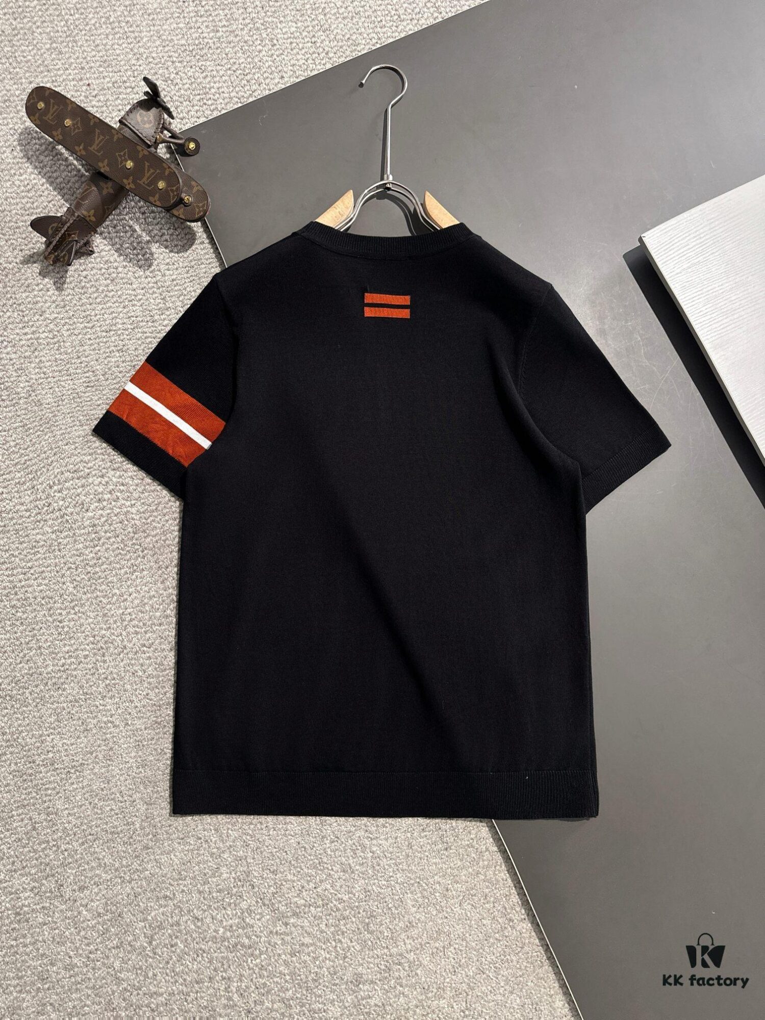 Hermès 2025 Spring/Summer New Men's Round Neck Short-Sleeve T-Shirt, High-Quality Combed Cotton Knit Fabric with Embroidered Logo