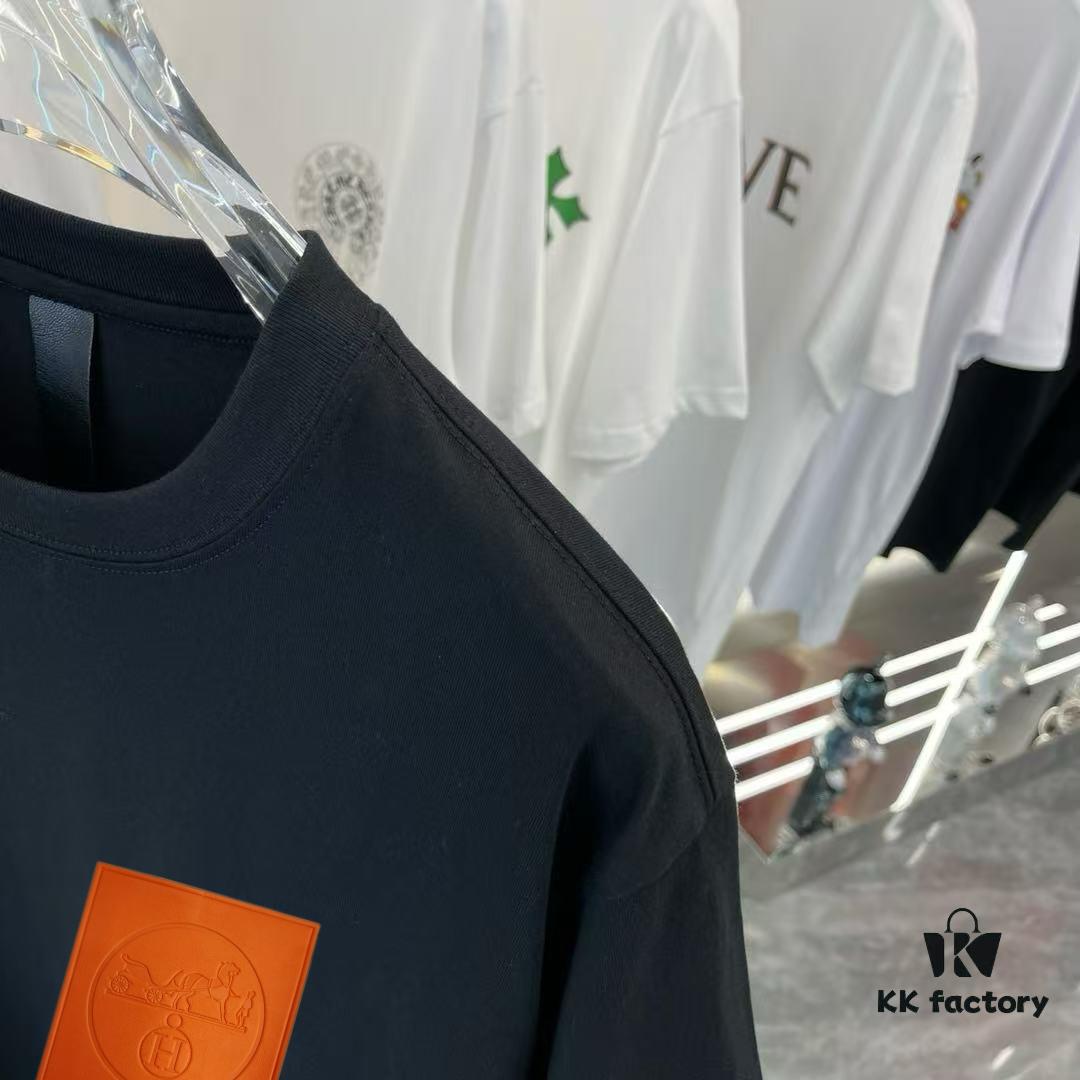 Hermes 2025 Spring Collection Short Sleeve Shirt with Handcrafted Logo, Gold Thread Detailing and Buttoned Hem