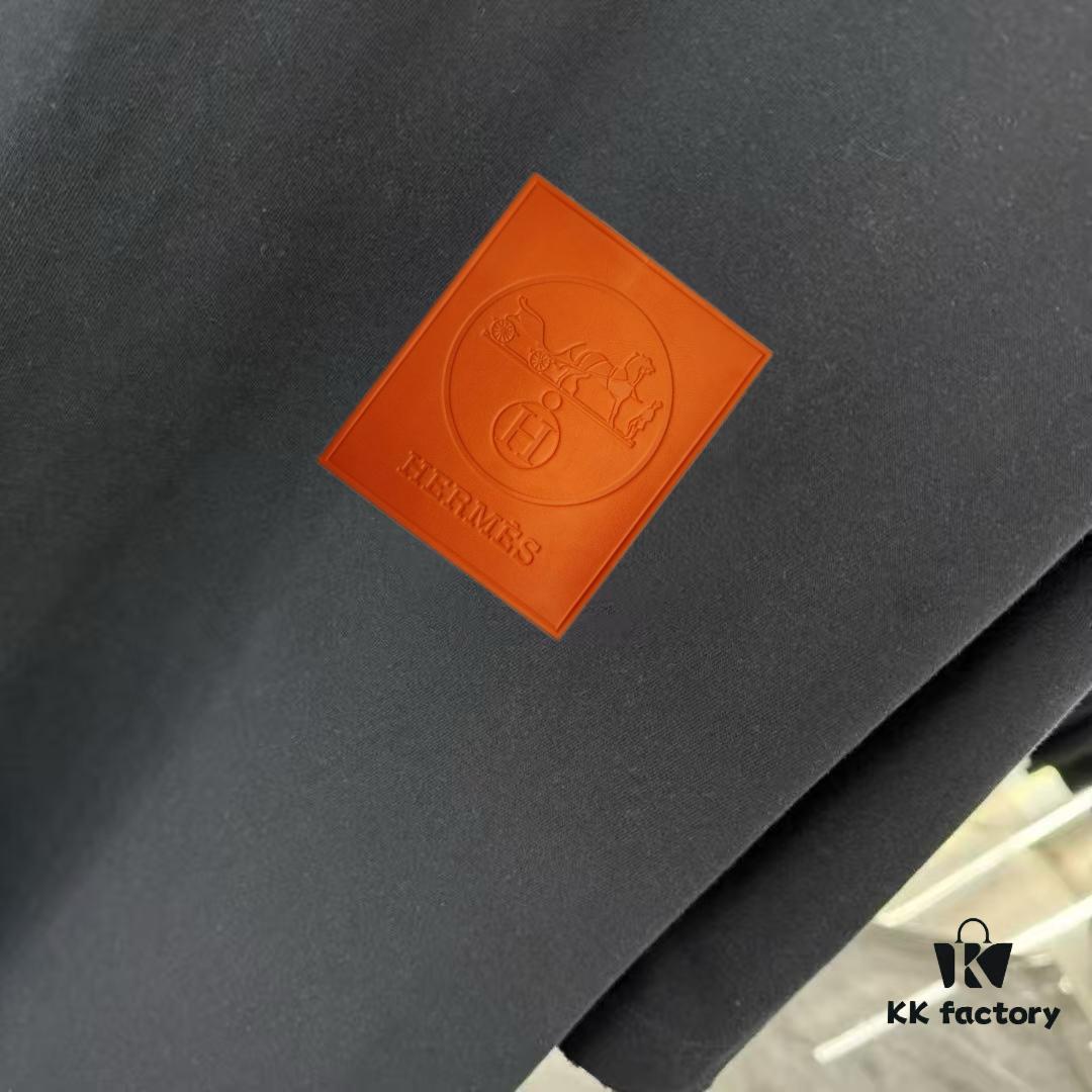 Hermes 2025 Spring Collection Short Sleeve Shirt with Handcrafted Logo, Gold Thread Detailing and Buttoned Hem