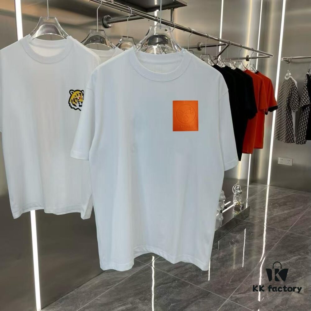 Hermes 2025 Spring Collection Short Sleeve Shirt, Hand-Customized Logo at Chest, Pure Cotton Fabric with Gold Thread Embroidery, Classic Buttoned Hem, OS Drop-Shoulder Fit