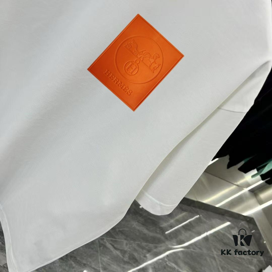 Hermes 2025 Spring Collection Short Sleeve Shirt, Hand-Customized Logo at Chest, Pure Cotton Fabric with Gold Thread Embroidery, Classic Buttoned Hem, OS Drop-Shoulder Fit