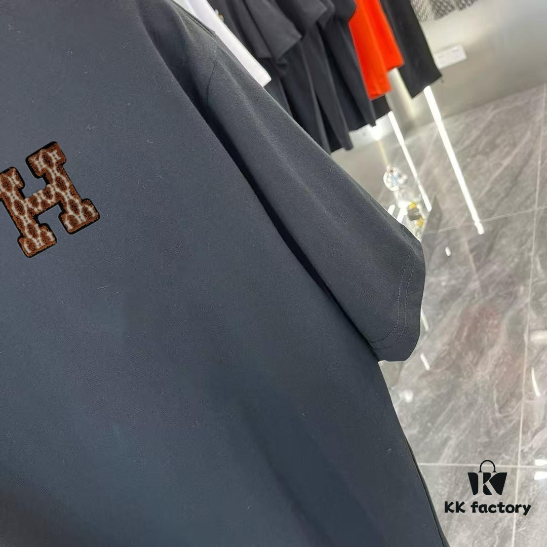 Hermes 2025 Spring Collection Short Sleeve Shirt with Handcrafted Logo, Premium Cotton Custom Gold Thread, Classic Button Hem, OS Drop-Shoulder Fit