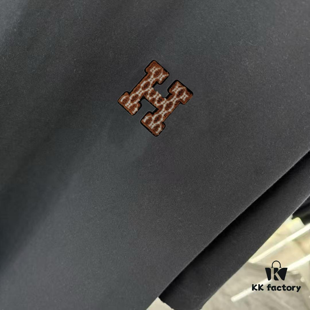 Hermes 2025 Spring Collection Short Sleeve Shirt with Handcrafted Logo, Premium Cotton Custom Gold Thread, Classic Button Hem, OS Drop-Shoulder Fit