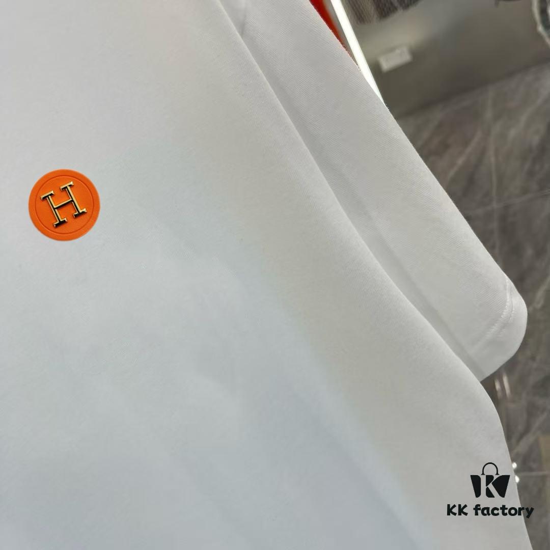 Hermes 2025 Spring Collection Short Sleeve Shirt, Hand-Customized Logo at Chest, Pure Cotton Fabric with Gold Thread Embroidery, Classic Buttoned Hem, OS Drop-Shoulder Fit