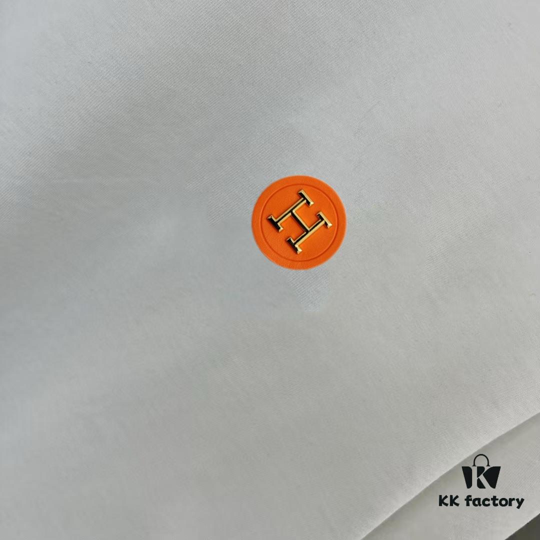 Hermes 2025 Spring Collection Short Sleeve Shirt, Hand-Customized Logo at Chest, Pure Cotton Fabric with Gold Thread Embroidery, Classic Buttoned Hem, OS Drop-Shoulder Fit