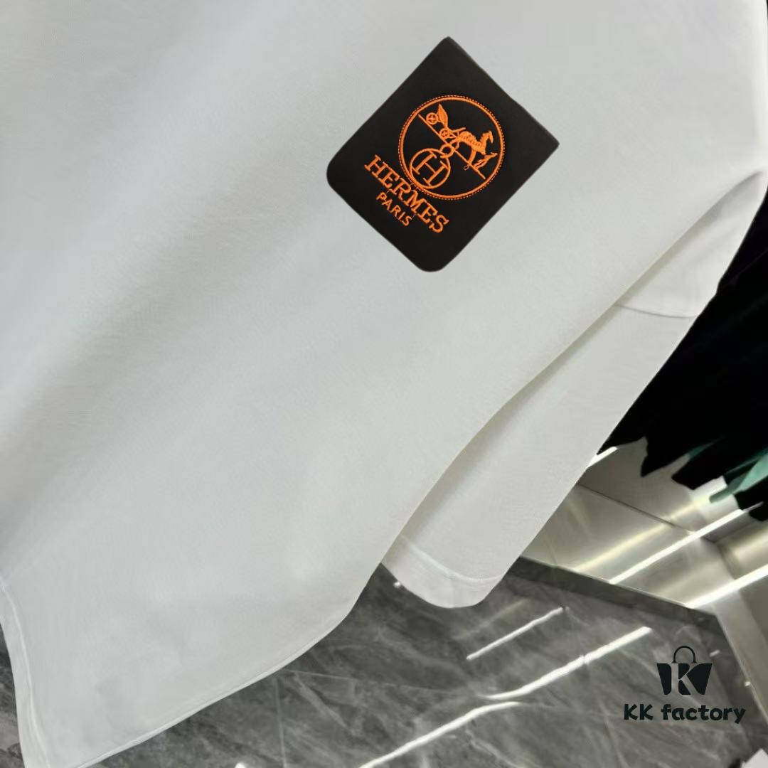 Hermes 2025 Spring Collection Short Sleeve T-Shirt with Handcrafted Logo at Chest