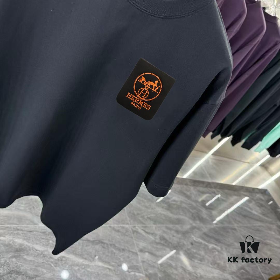 Hermes 2025 Spring Collection Short Sleeve Shirt, Hand-Customized Logo at Chest, Pure Cotton Fabric with Gold Thread Embroidery, OS Drop-Shoulder Fit, Classic Buttoned Hem, Premium Craftsmanship