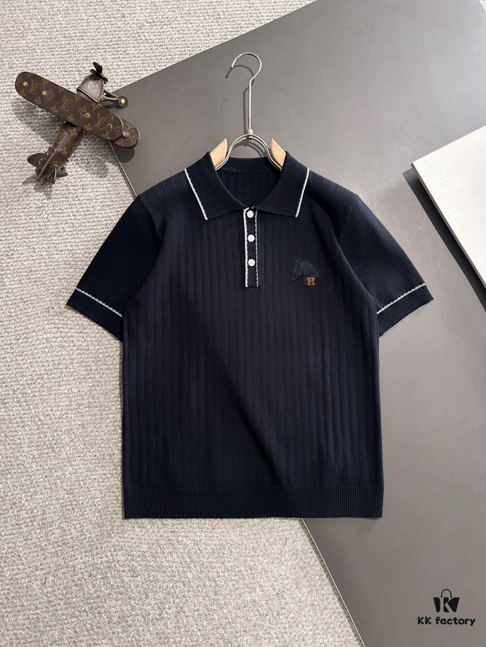 High-Quality Hermès 2025 Spring/Summer New Men's Notched Collar Short-Sleeve T-Shirt