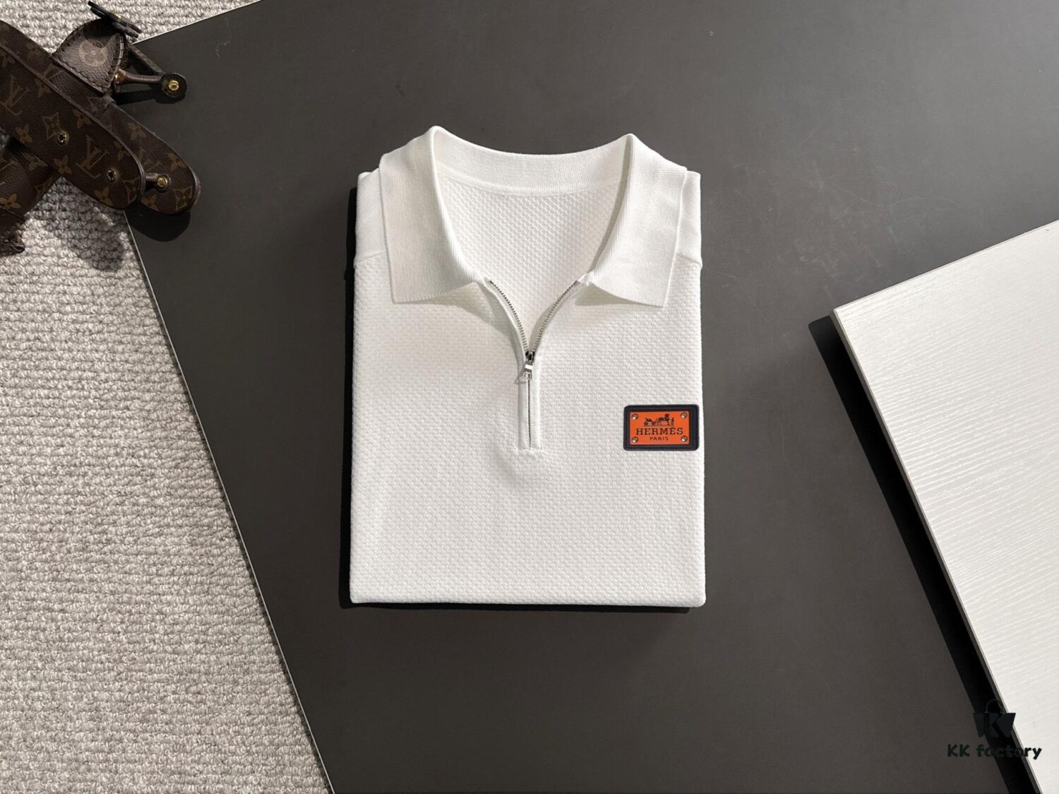 High-Quality Hermès 2025 Spring/Summer New Men's Notched Short-Sleeve T-Shirt