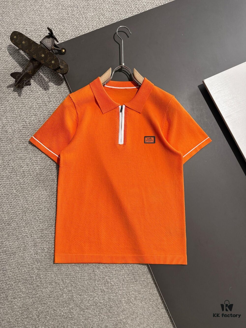High-Quality Hermès 2025 Spring/Summer New Men's Notched Short-Sleeve T-Shirt