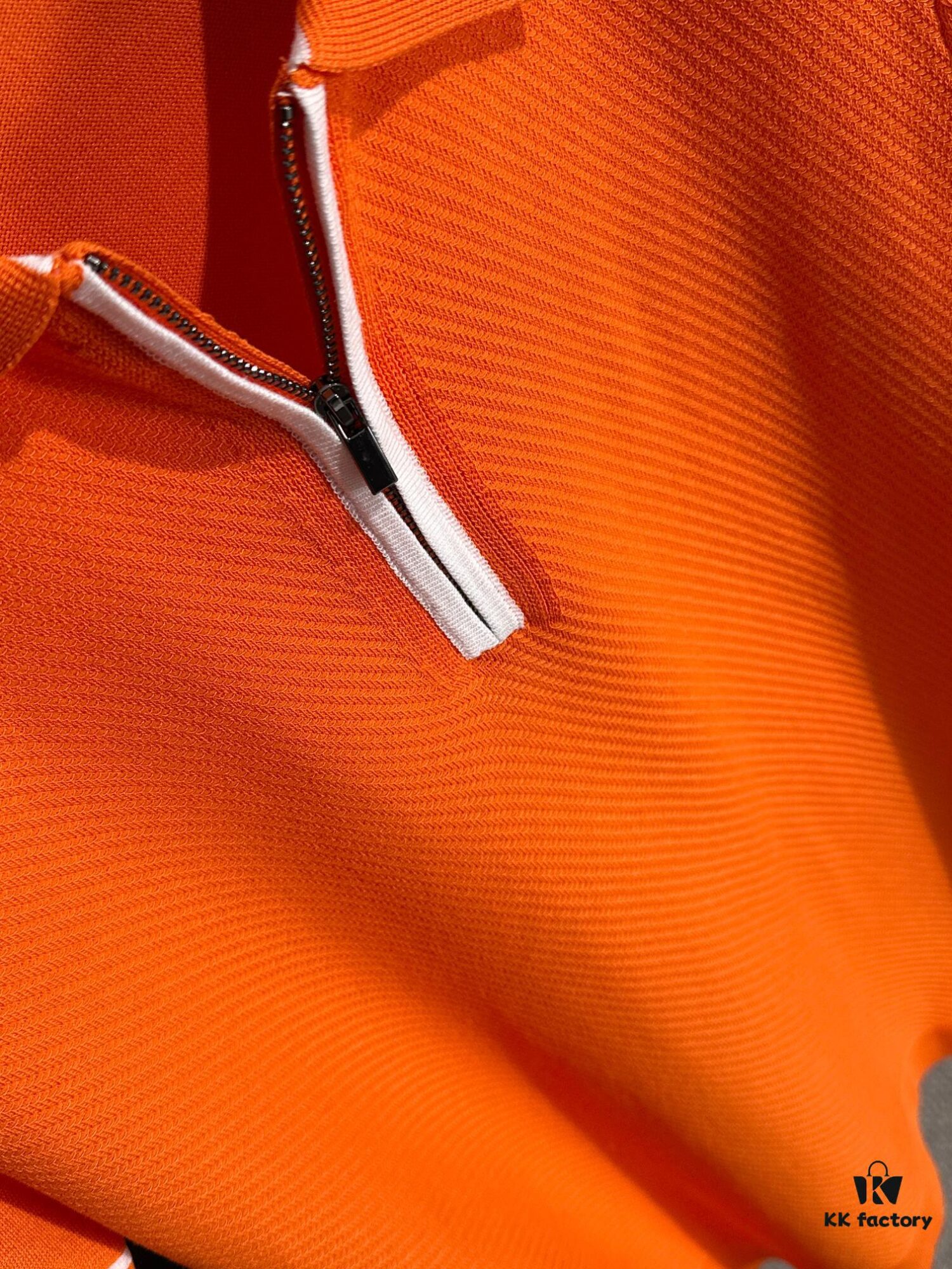 High-Quality Hermès 2025 Spring/Summer New Men's Notched Short-Sleeve T-Shirt