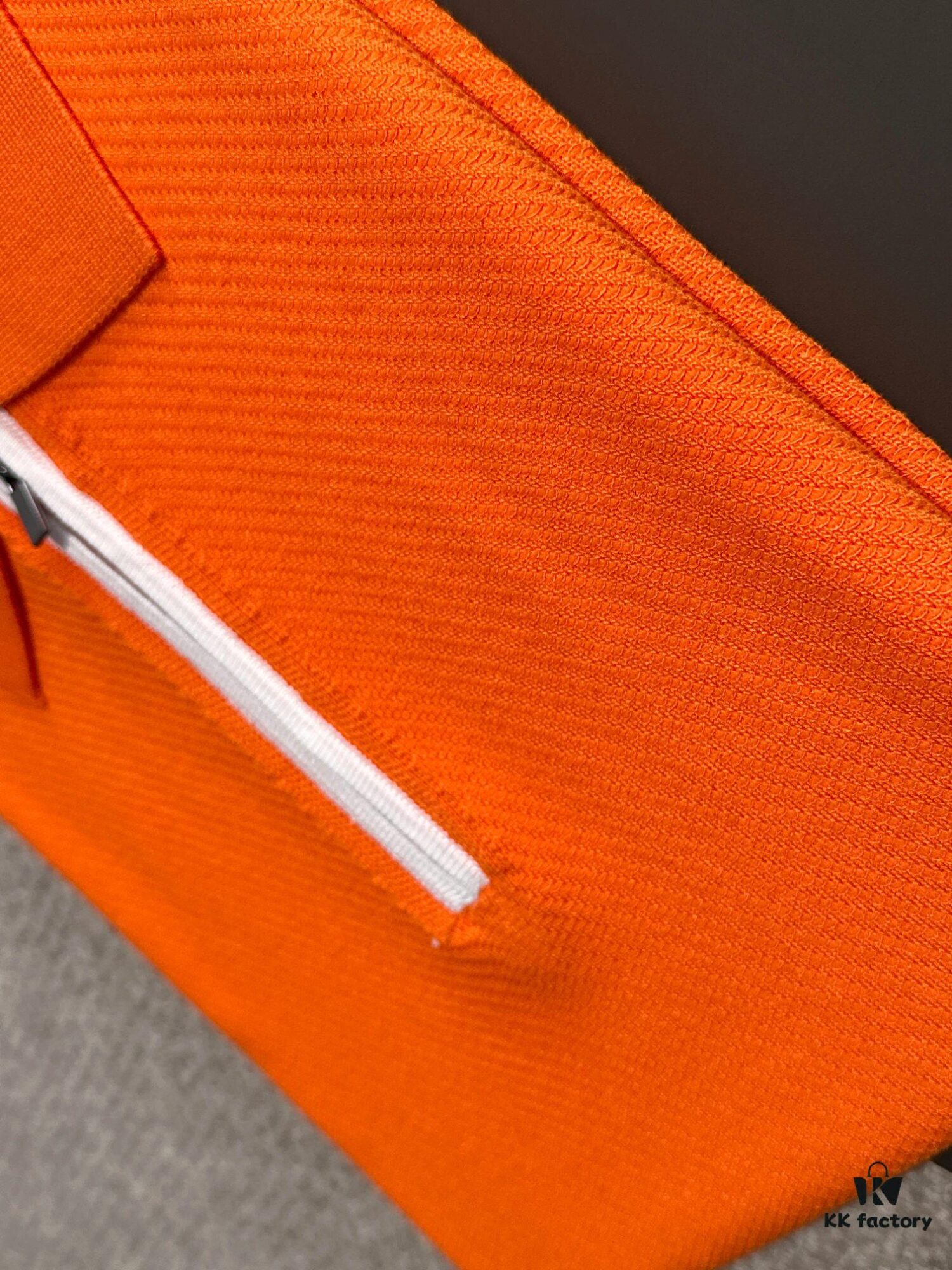 High-Quality Hermès 2025 Spring/Summer New Men's Notched Short-Sleeve T-Shirt