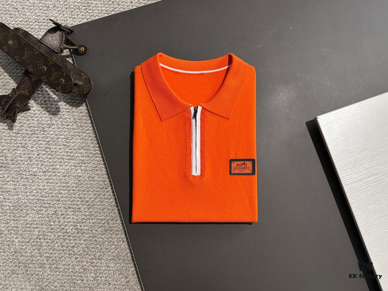 High-Quality Hermès 2025 Spring/Summer New Men's Notched Short-Sleeve T-Shirt