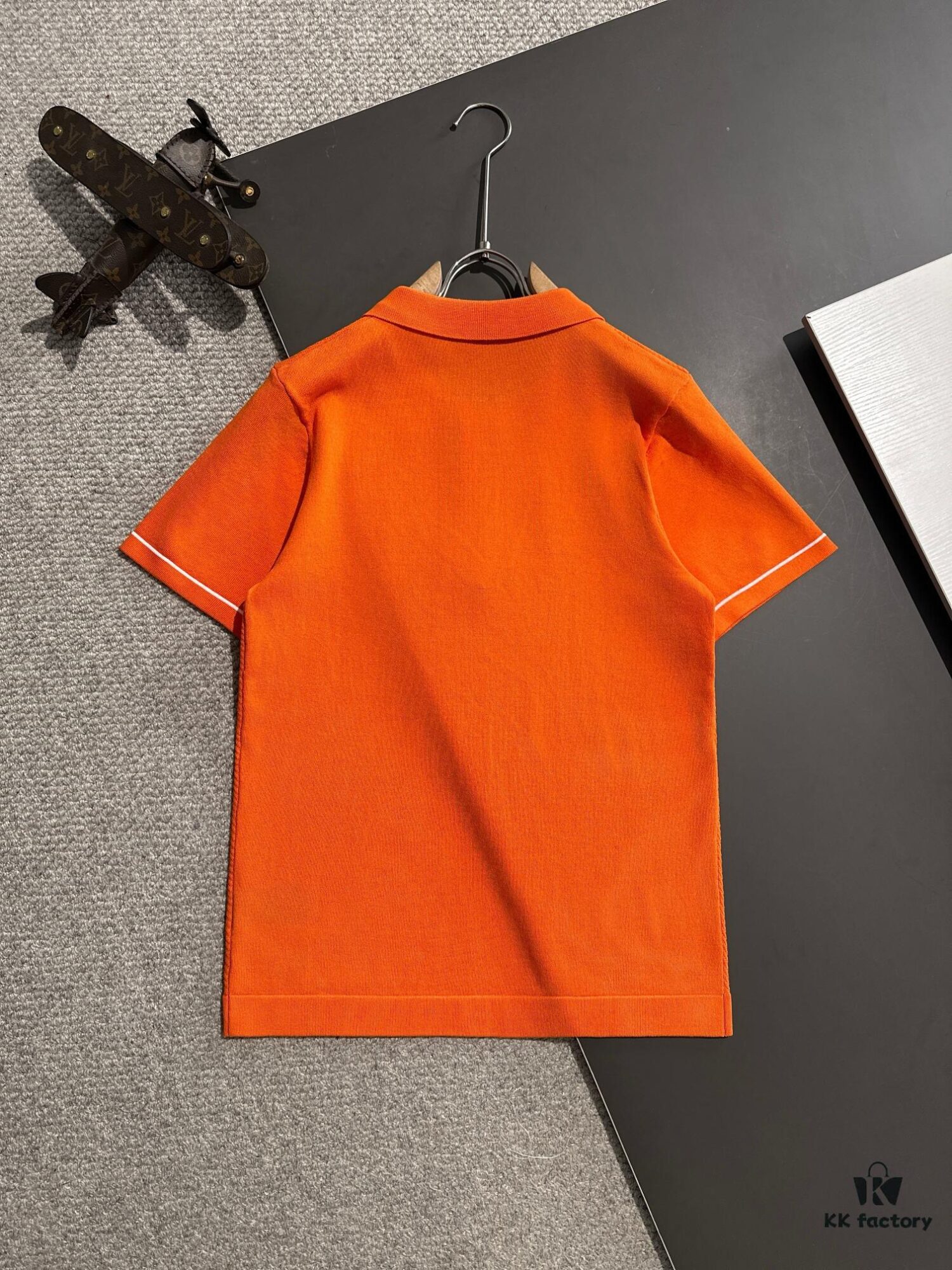 High-Quality Hermès 2025 Spring/Summer New Men's Notched Short-Sleeve T-Shirt
