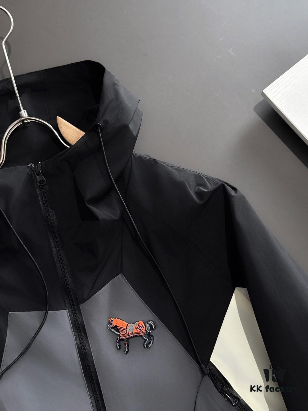 Hermès Autumn-Winter 2024 Latest Zip-Up Windbreaker Jacket, Custom-Dyed Nylon Fabric, Lightweight and Comfortable, Casual Yet Elegant, Perfect for Early Autumn Wear