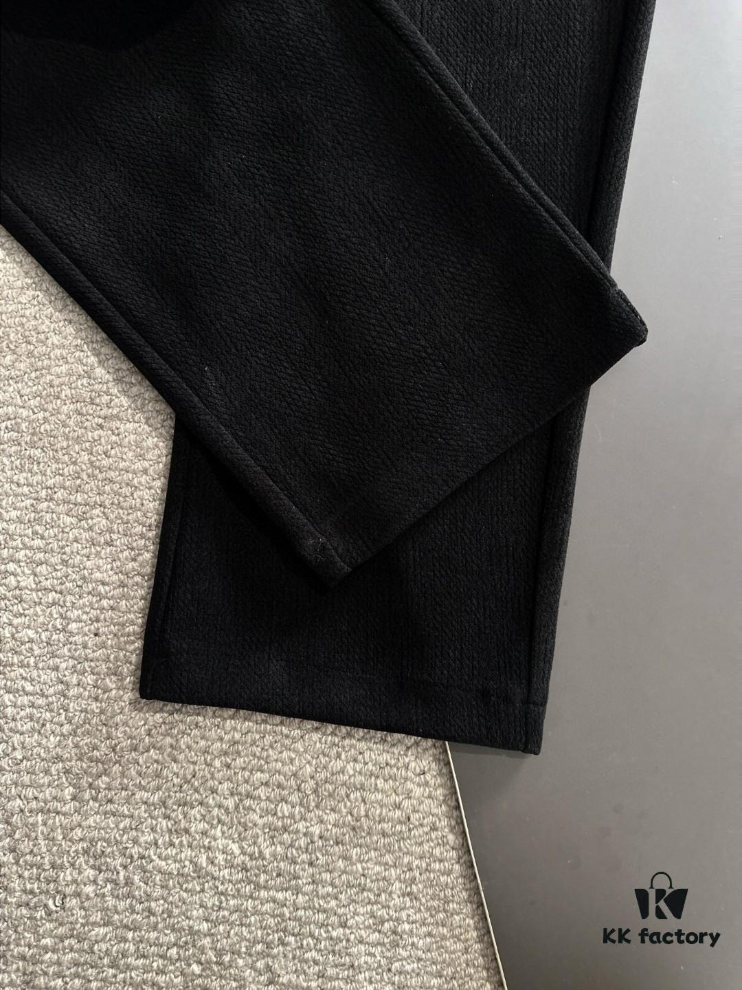 Hermes 2024 Autumn/Winter New Elastic Waist Casual Pants, Fleece-Lined and Thickened, Premium Custom Fabric, Breathable and Comfortable, Exquisite Details, Brand-Inspired Design, Soft and Smooth Texture, Relaxed Tailoring with Excellent Fit