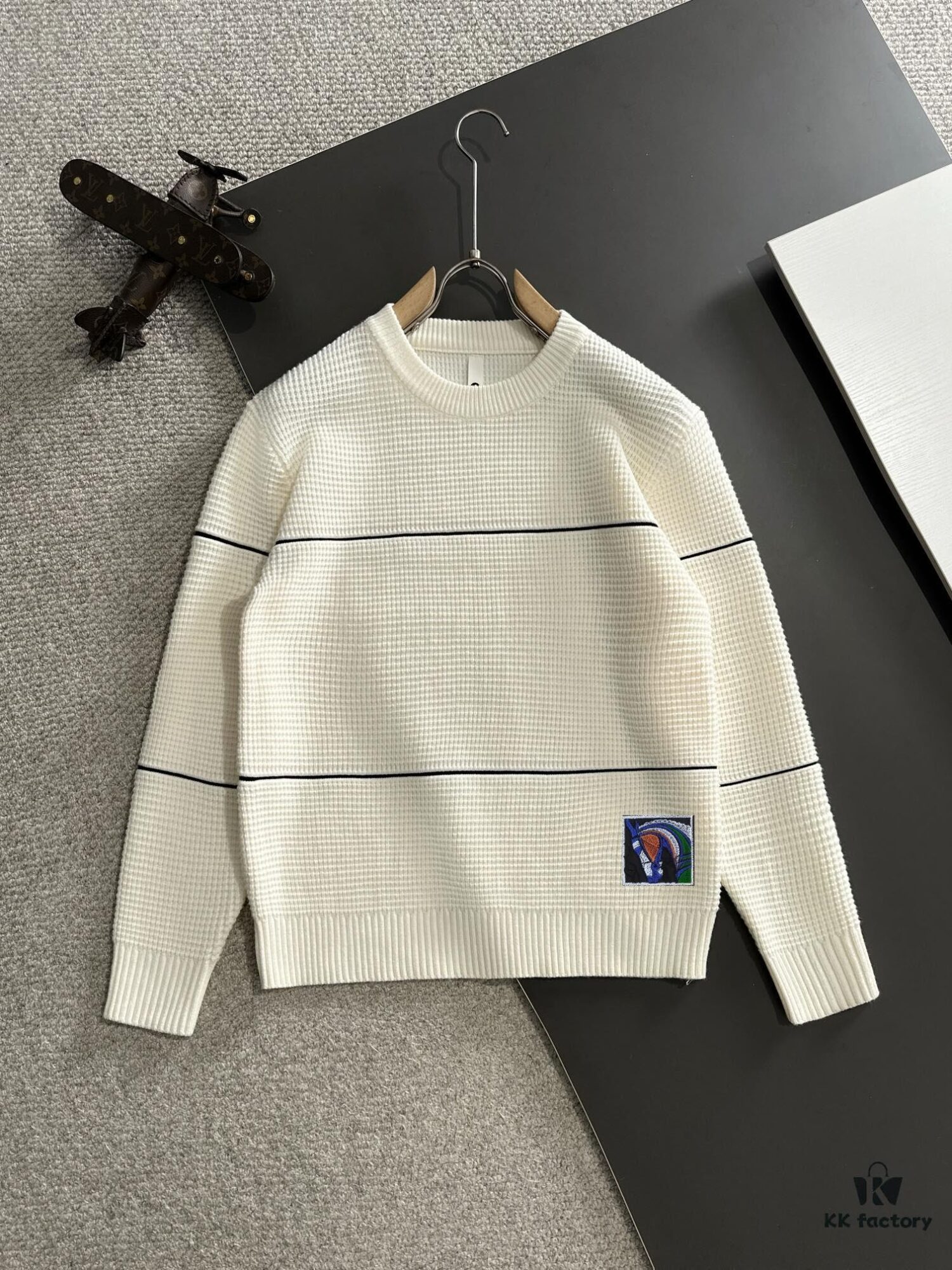 Hermès 2024 Autumn-Winter New Round Neck Wool Blend Sweater, Official Store Bestseller, Embroidered Logo, Premium Craftsmanship