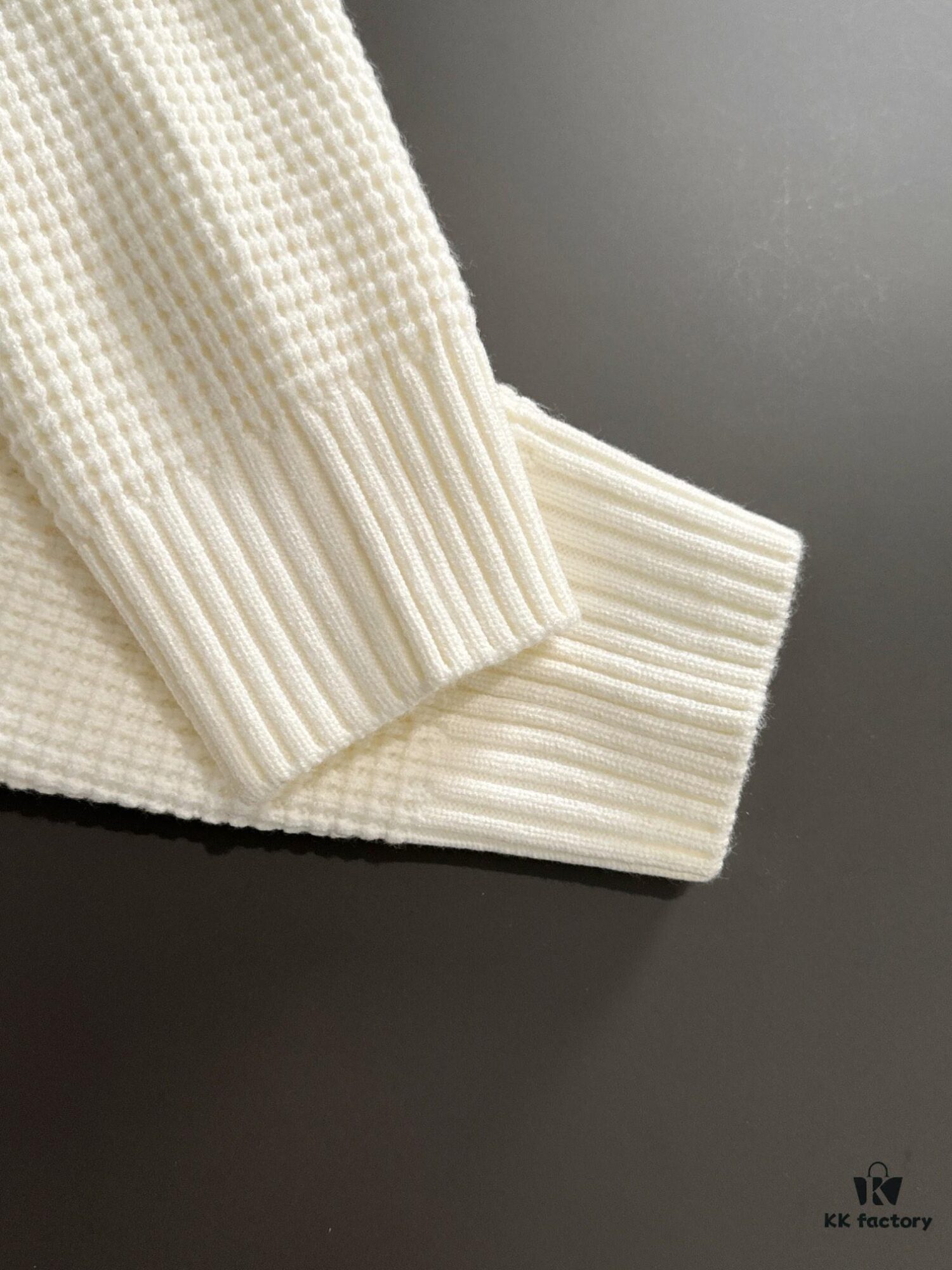 Hermès 2024 Autumn-Winter New Round Neck Wool Blend Sweater, Official Store Bestseller, Embroidered Logo, Premium Craftsmanship