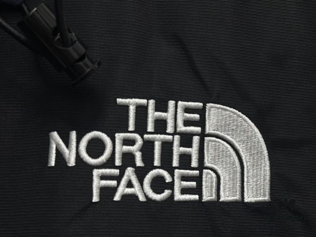 The North Face 1990 Classic Outdoor Waterproof Hiking Jacket (Top Version)
