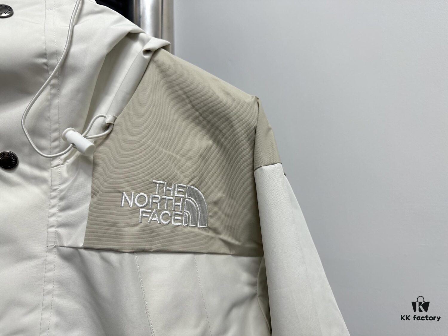 The North Face 1990 Classic Outdoor Waterproof Hiking Jacket (Premium Version)