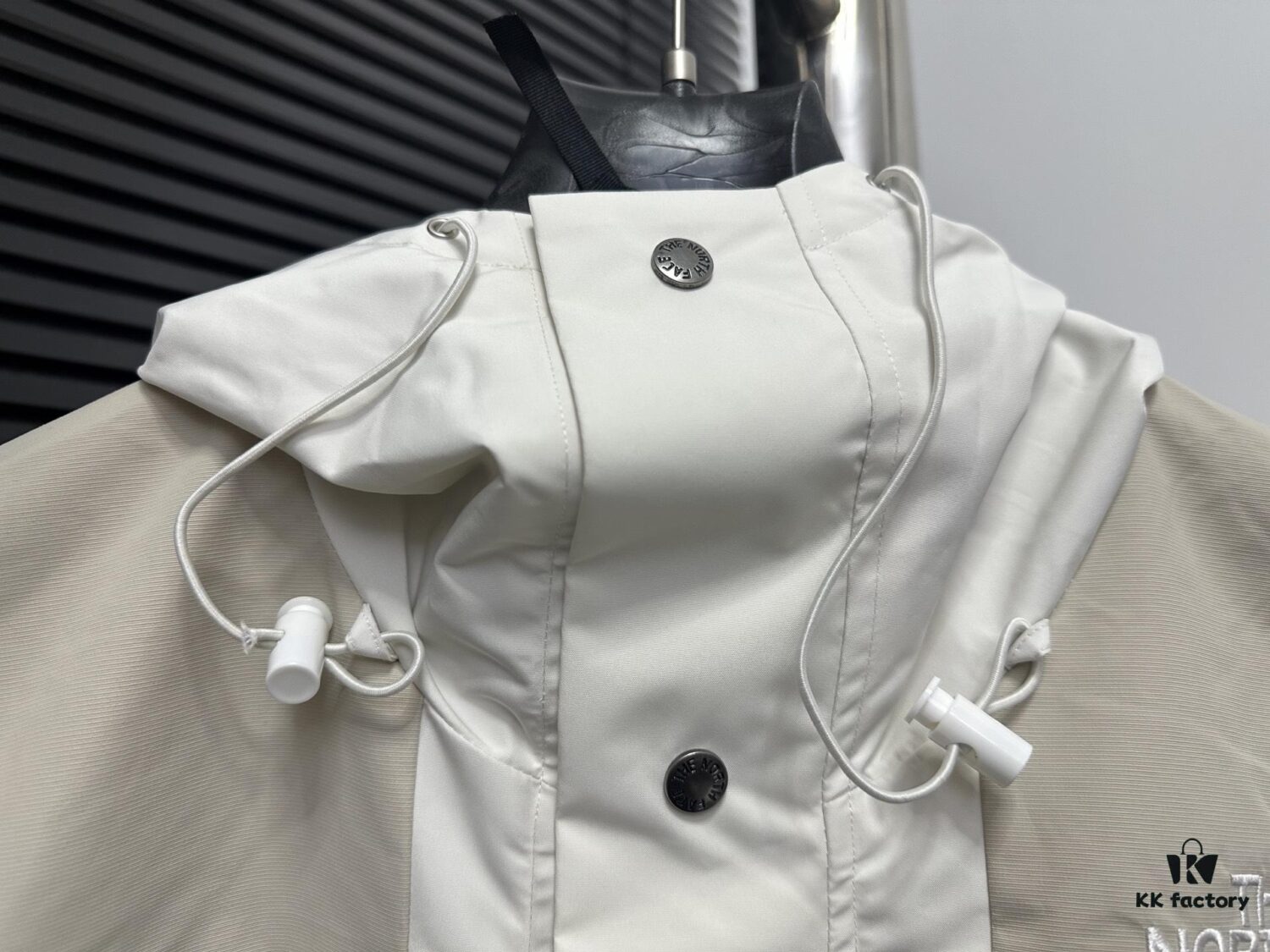 The North Face 1990 Classic Outdoor Waterproof Hiking Jacket (Premium Version)