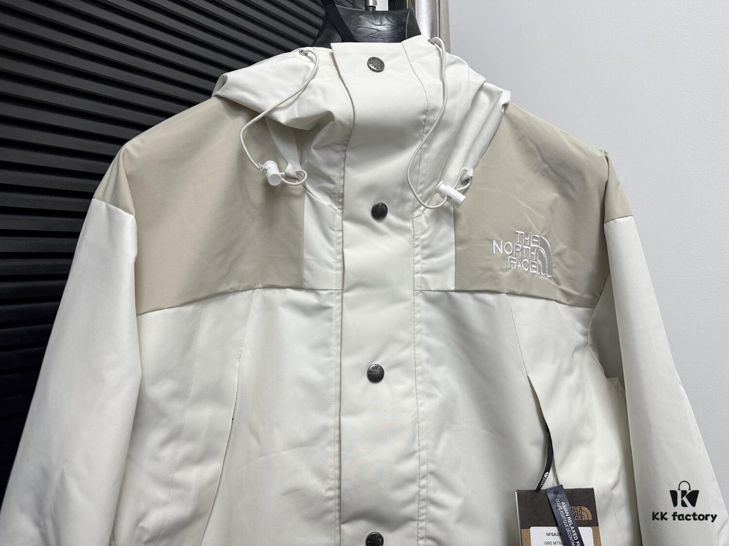 The North Face 1990 Classic Outdoor Waterproof Hiking Jacket (Premium Version)