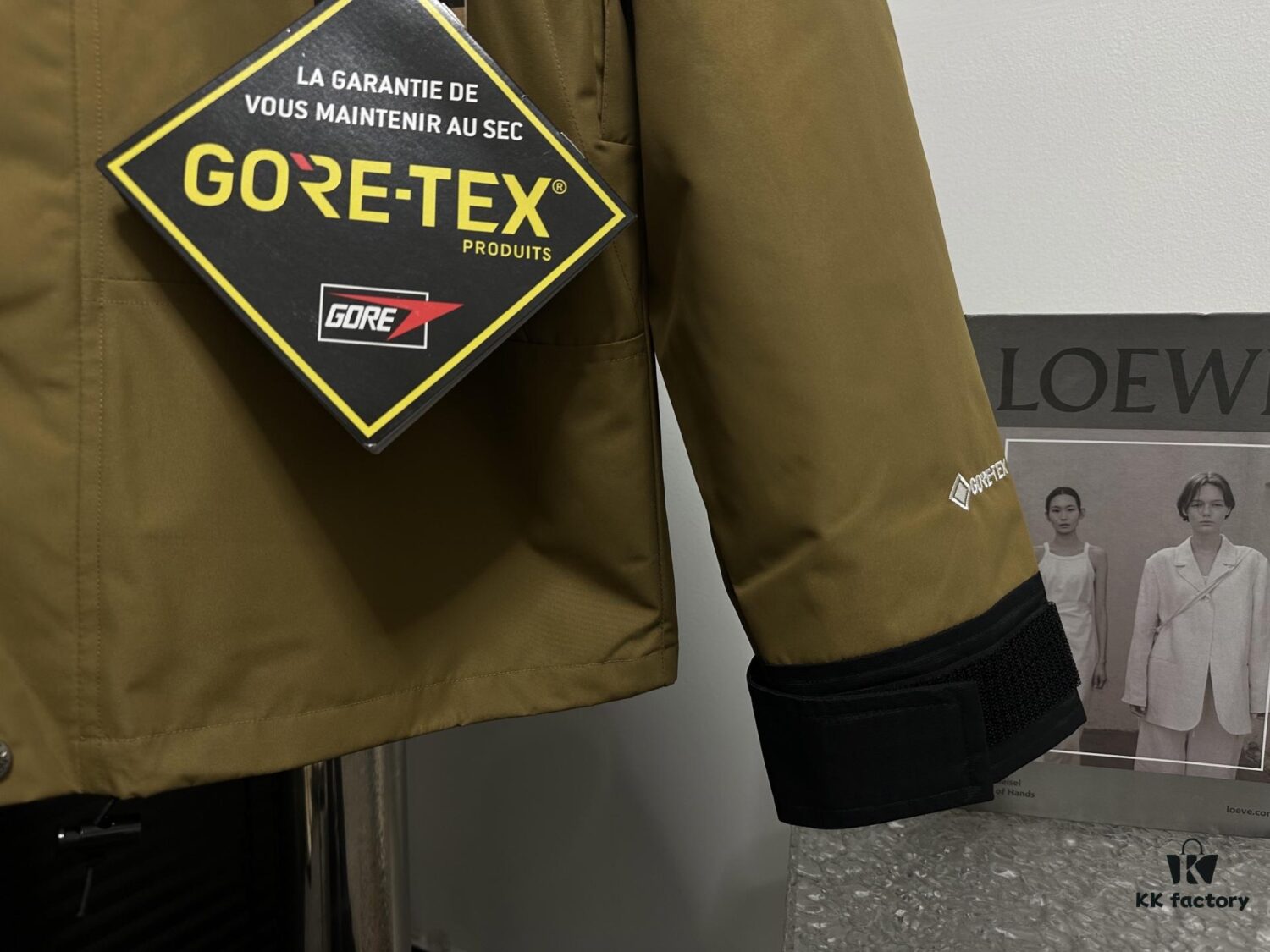 The North Face 1990 Classic Outdoor Waterproof Hiking Jacket (Top Version)