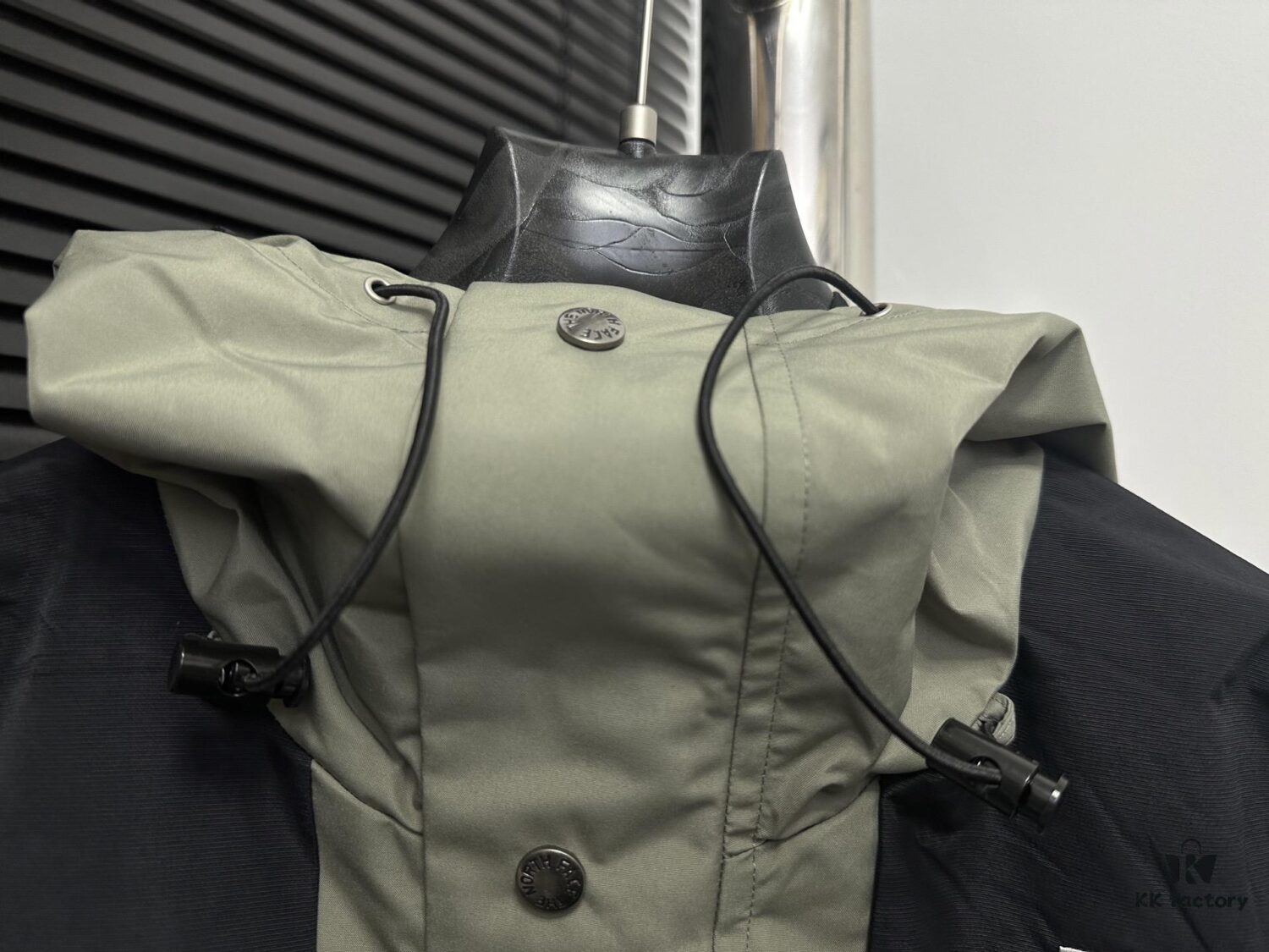 The North Face 1990 Classic Outdoor Waterproof Hiking Jacket (Premium Version)