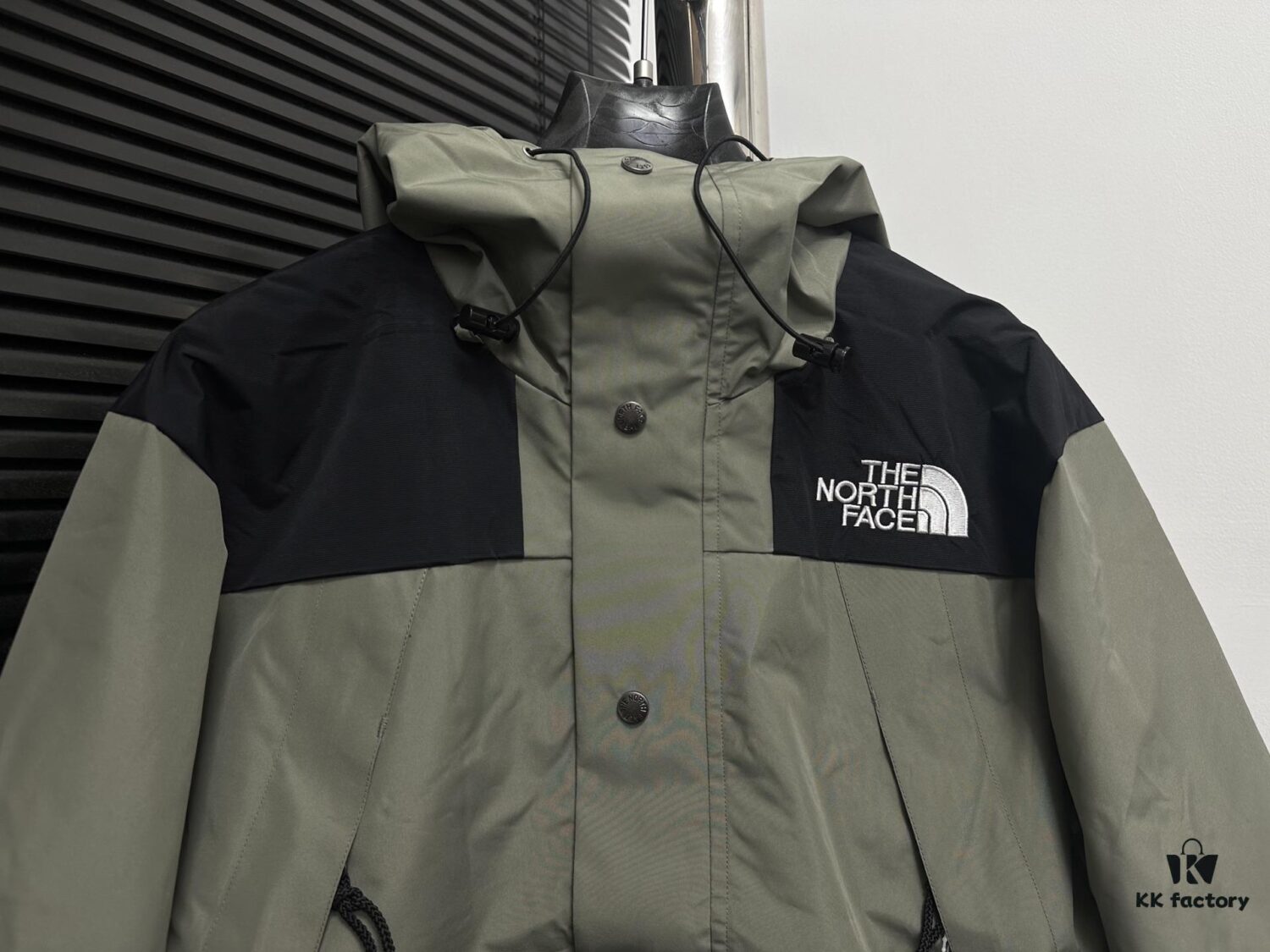 The North Face 1990 Classic Outdoor Waterproof Hiking Jacket (Premium Version)