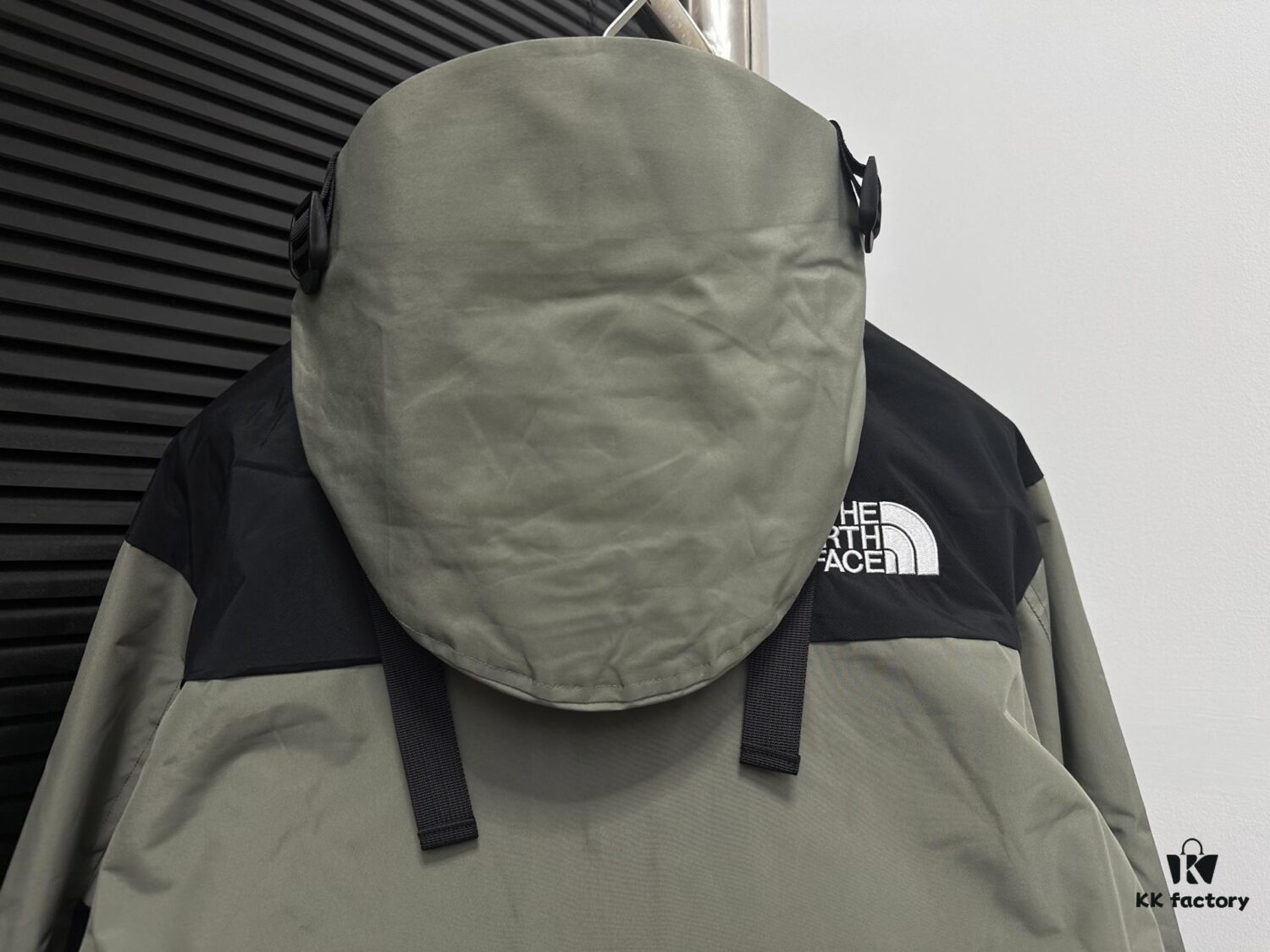 The North Face 1990 Classic Outdoor Waterproof Hiking Jacket (Premium Version)