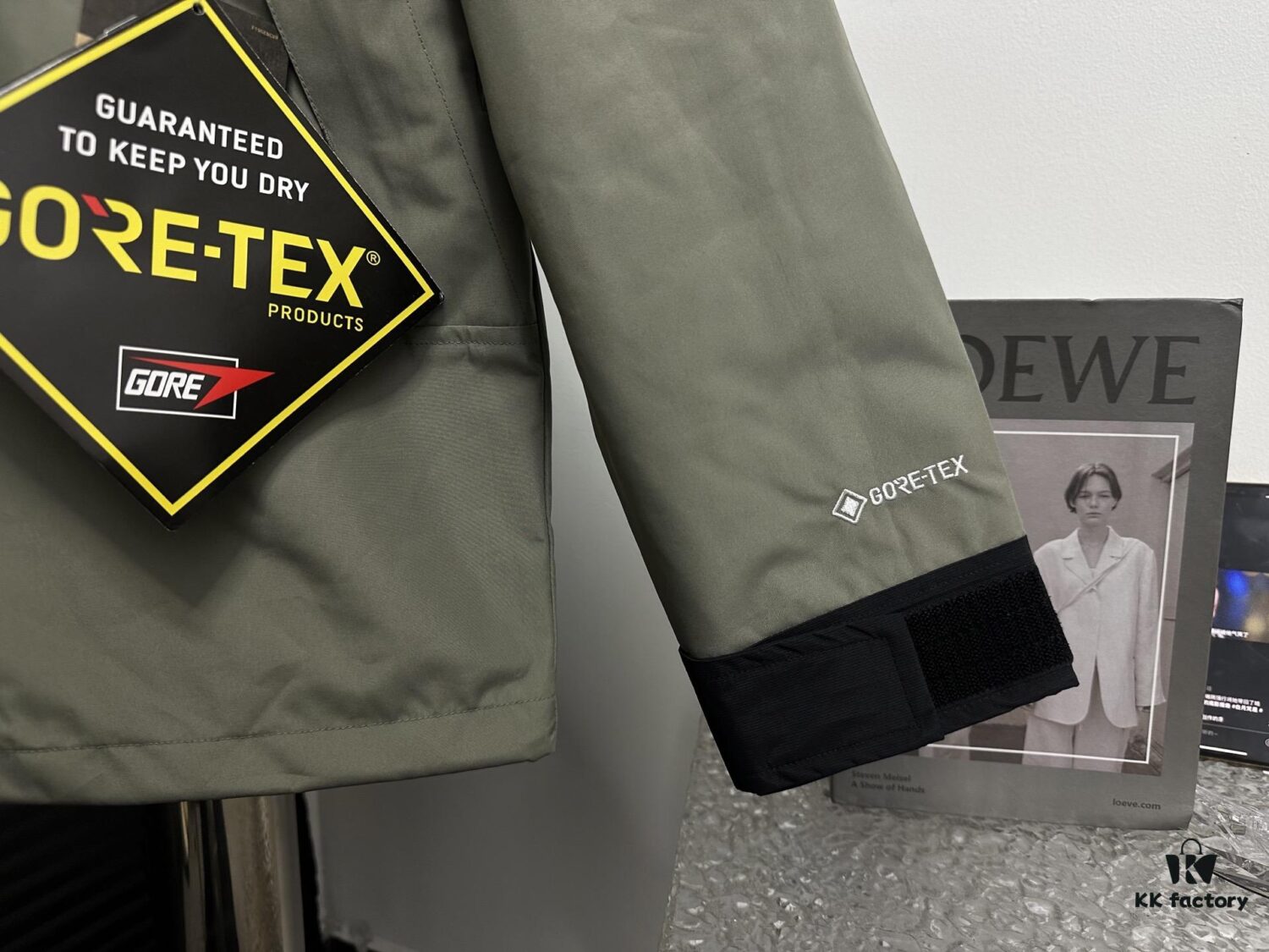 The North Face 1990 Classic Outdoor Waterproof Hiking Jacket (Premium Version)