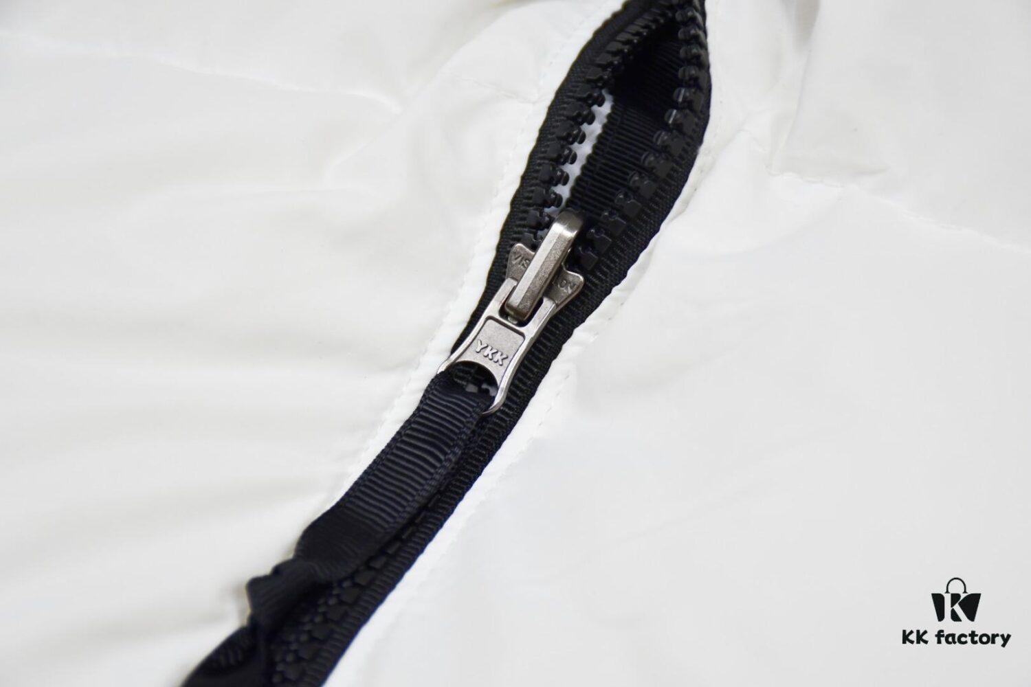 THE NORTH FACE 1996 Retro Classic - Premium Version, Authentic US Design, 90% White Duck Down Insulated Jacket with Waterproof Windproof Fabric, Packable Hoodie with Dual-Zip Closure