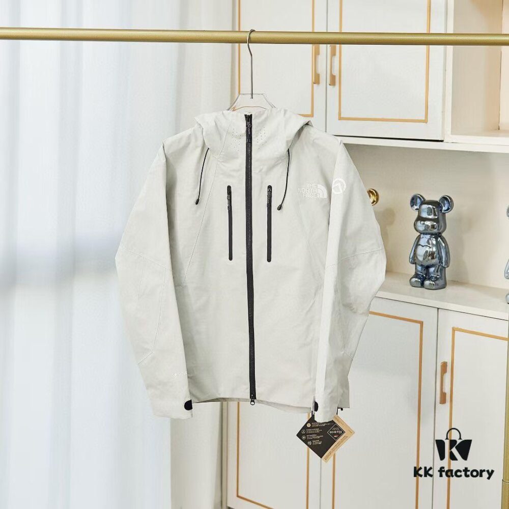 The North Face Summit Series Futurelight Waterproof Hardshell Jacket - Top-tier Outdoor Performance with 3L FUTURELIGHT™ Fabric for Trail Running and Mountain Adventures