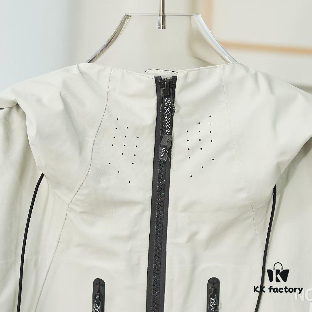 The North Face Summit Series Futurelight Waterproof Hardshell Jacket - Top-tier Outdoor Performance with 3L FUTURELIGHT™ Fabric for Trail Running and Mountain Adventures