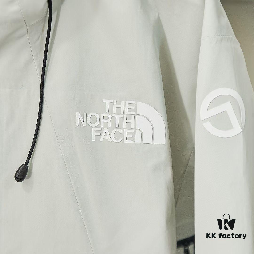 The North Face Summit Series Futurelight Waterproof Hardshell Jacket - Top-tier Outdoor Performance with 3L FUTURELIGHT™ Fabric for Trail Running and Mountain Adventures