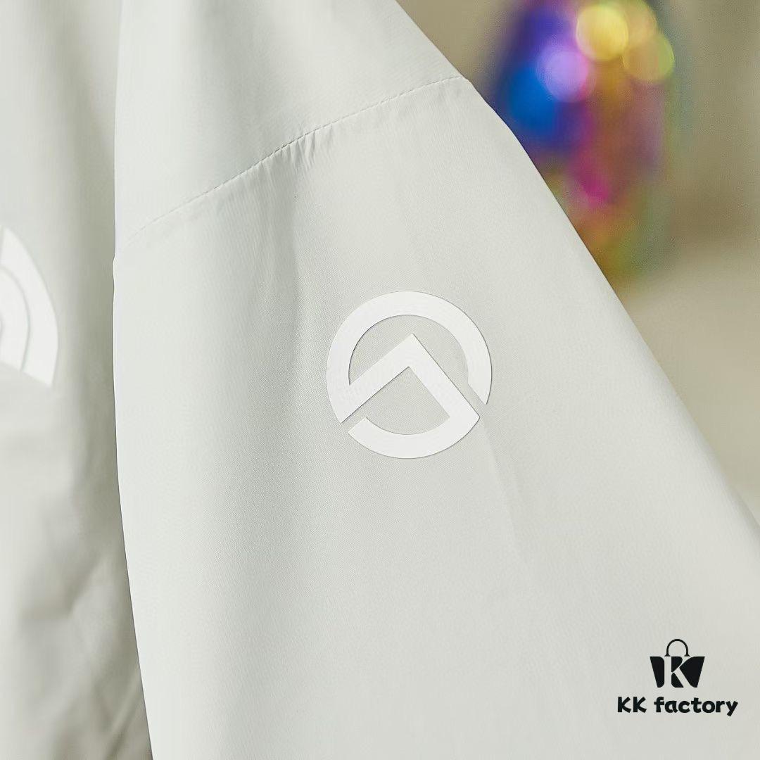 The North Face Summit Series Futurelight Waterproof Hardshell Jacket - Top-tier Outdoor Performance with 3L FUTURELIGHT™ Fabric for Trail Running and Mountain Adventures