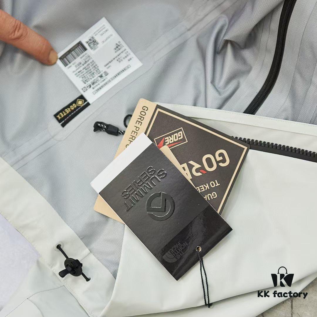 The North Face Summit Series Futurelight Waterproof Hardshell Jacket - Top-tier Outdoor Performance with 3L FUTURELIGHT™ Fabric for Trail Running and Mountain Adventures