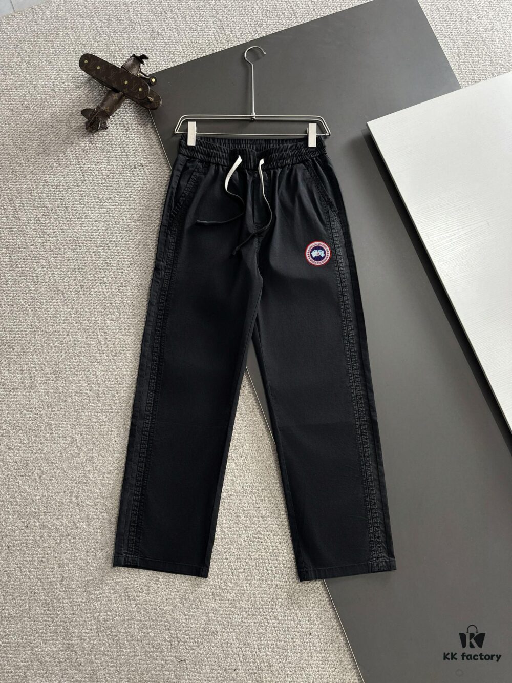 Canada Goose 2025 Spring/Summer New Elastic Waist Casual Pants, Lightweight Custom Fabric for Counter Use, Highly Breathable and Comfortable, Exquisite Details, Brand-Inspired Design Concept Reflecting High Quality, Soft and Smooth Touch