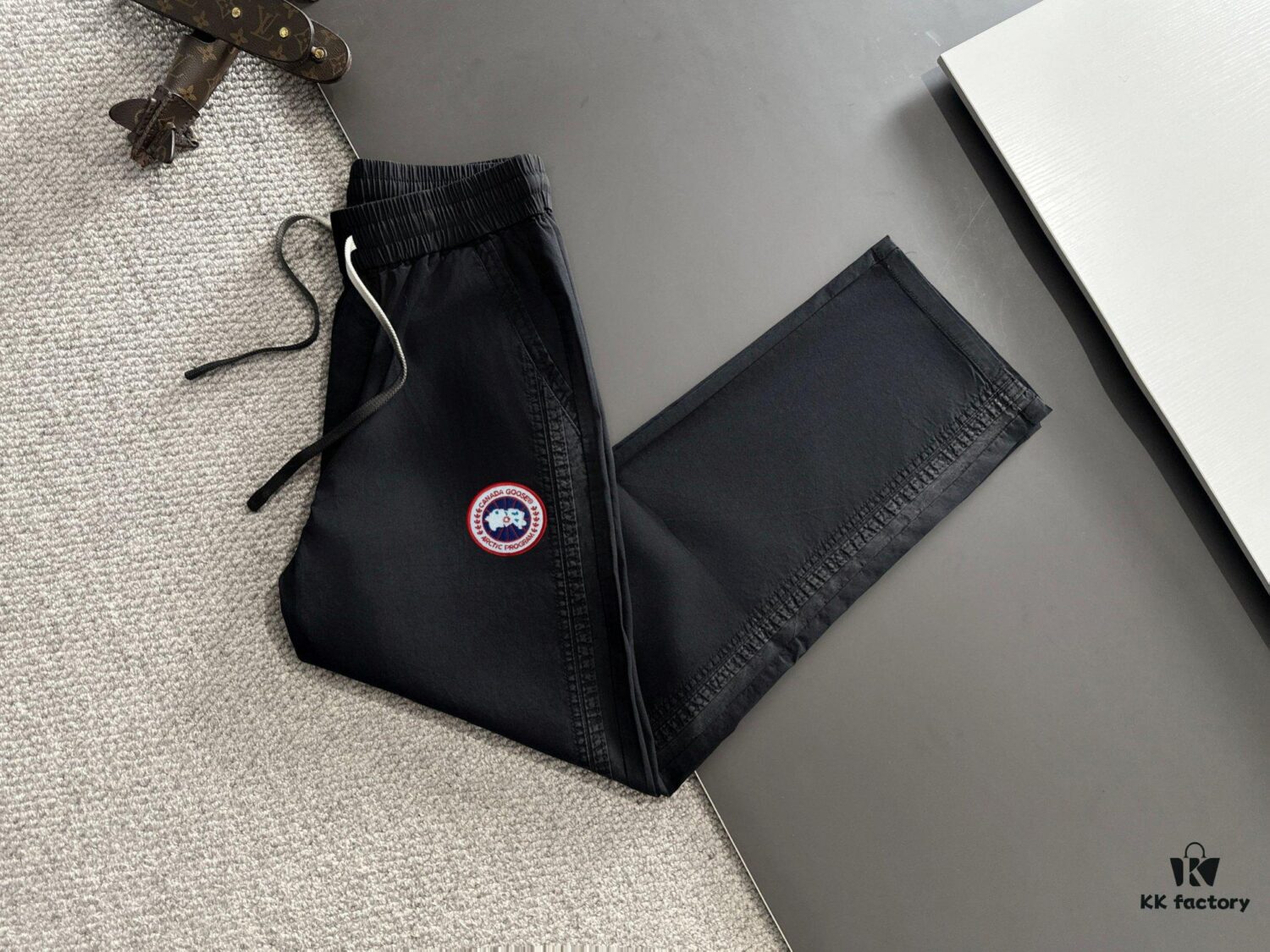 Canada Goose 2025 Spring/Summer New Elastic Waist Casual Pants, Lightweight Custom Fabric for Counter Use, Highly Breathable and Comfortable, Exquisite Details, Brand-Inspired Design Concept Reflecting High Quality, Soft and Smooth Touch