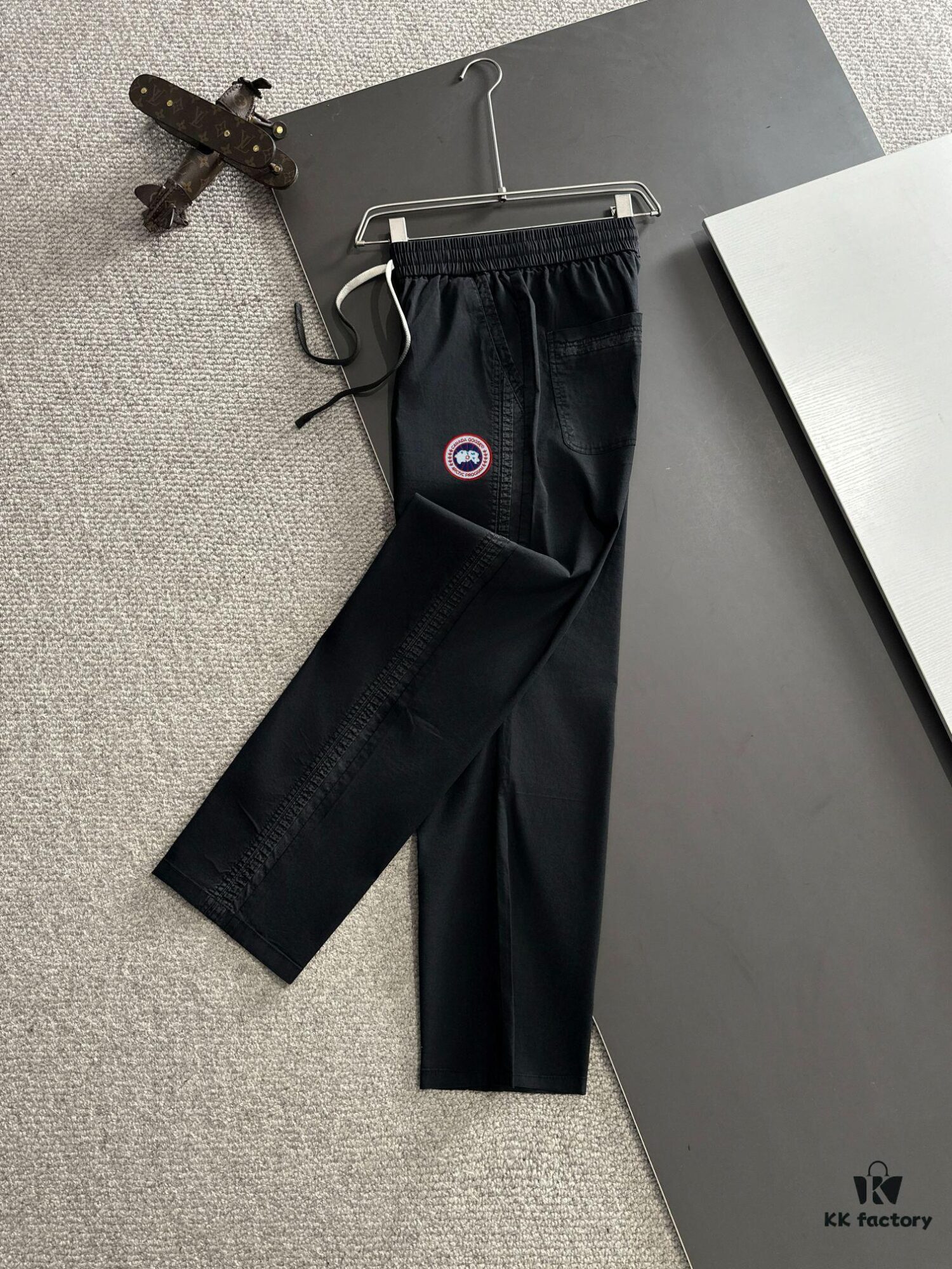 Canada Goose 2025 Spring/Summer New Elastic Waist Casual Pants, Lightweight Custom Fabric for Counter Use, Highly Breathable and Comfortable, Exquisite Details, Brand-Inspired Design Concept Reflecting High Quality, Soft and Smooth Touch