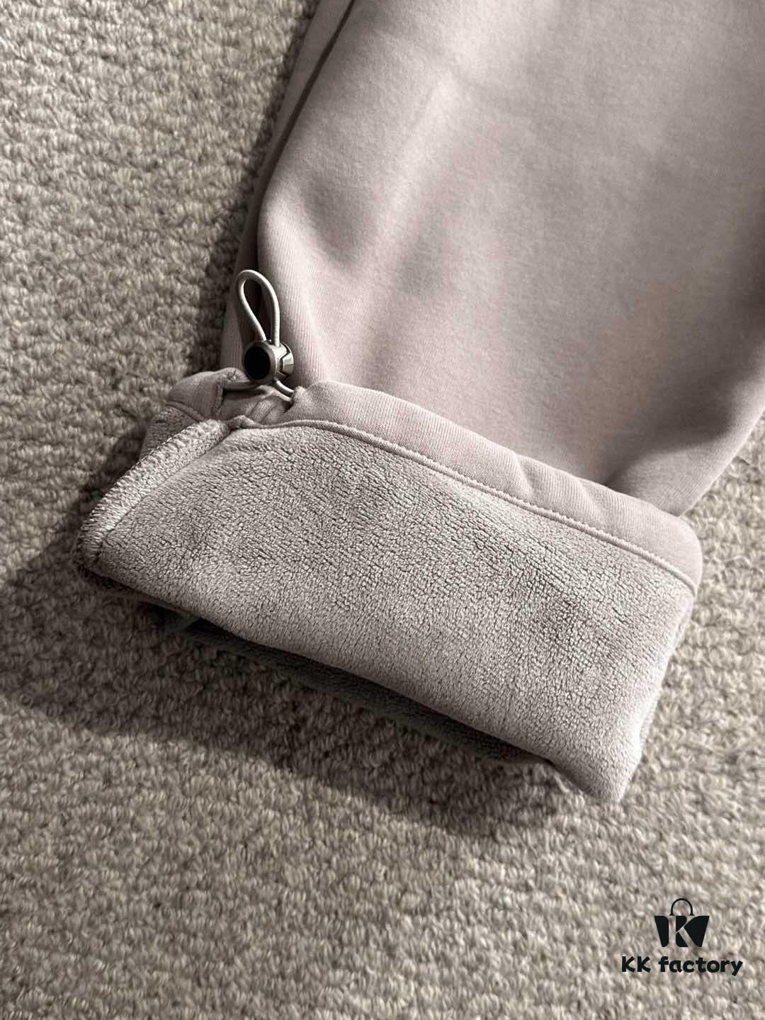 Next-Day Shipping Canada Goose 2024 Autumn/Winter New Casual Pants with Elastic Waist, Fleece-Lined and Thickened, Premium Custom Fabric, Breathable and Comfortable, Exquisite Details, Brand-Inspired Design Concept Reflecting High Quality, Soft and Smooth Touch